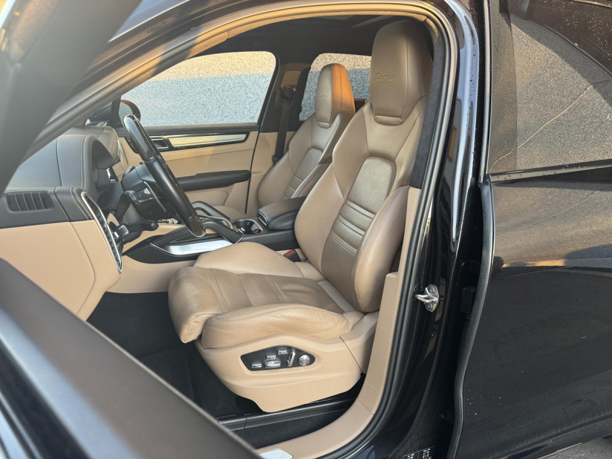 Porsche Cayenne Cayenne Turbo/21/Pano/Camera/ Burmester/ (2018) - Photo 9