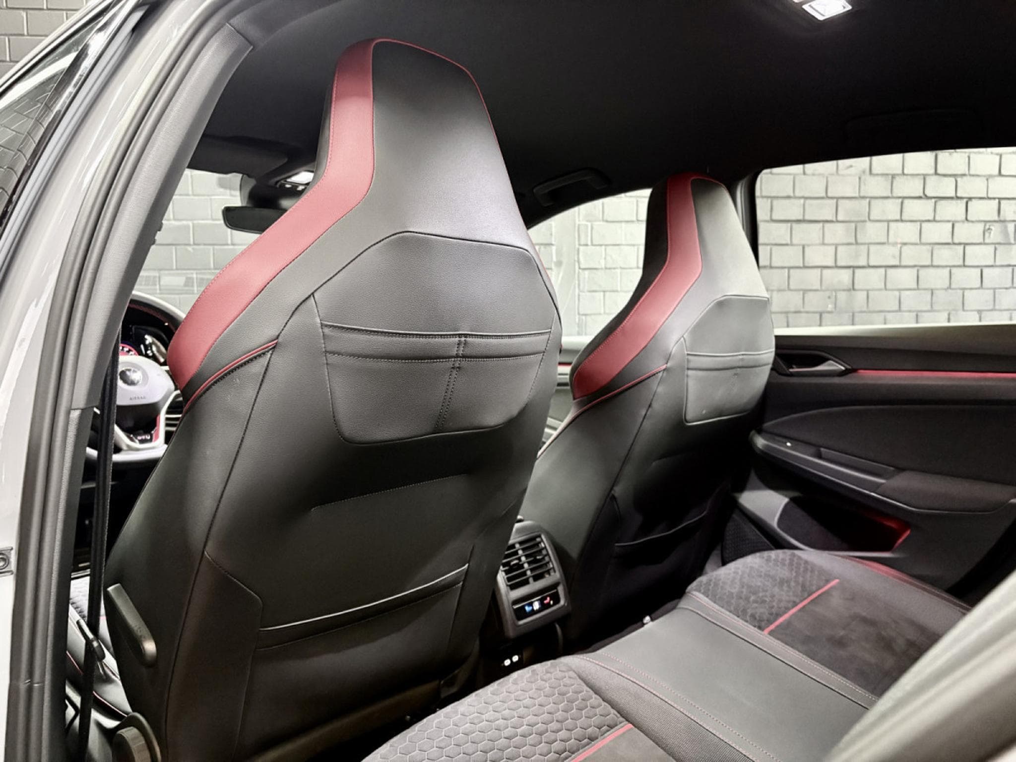 VW Golf GTI Clubsport 2.0 TSI 300CV DSG7 ** DCC ** Matrix ** Caméra (2023) - Foto 16