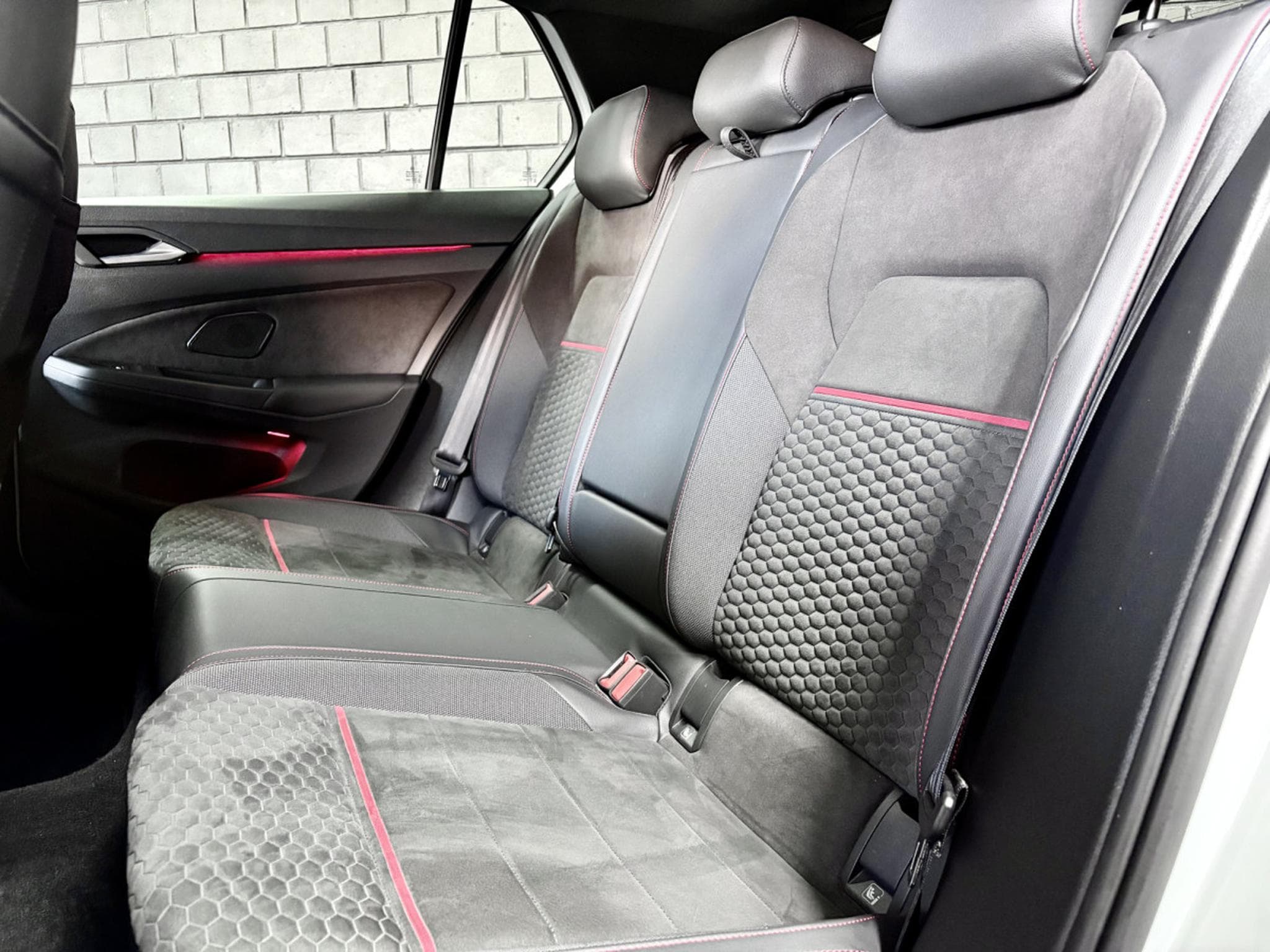 VW Golf GTI Clubsport 2.0 TSI 300CV DSG7 ** DCC ** Matrix ** Caméra (2023) - Foto 19