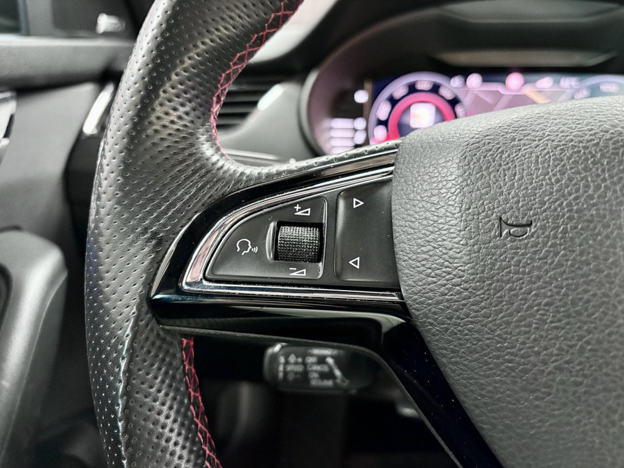 Skoda Octavia III COMBI RS 2.0 TSI 245 CV *CANTON* *ATTELAGE* SIEGES ELEC (2020) - Foto 12