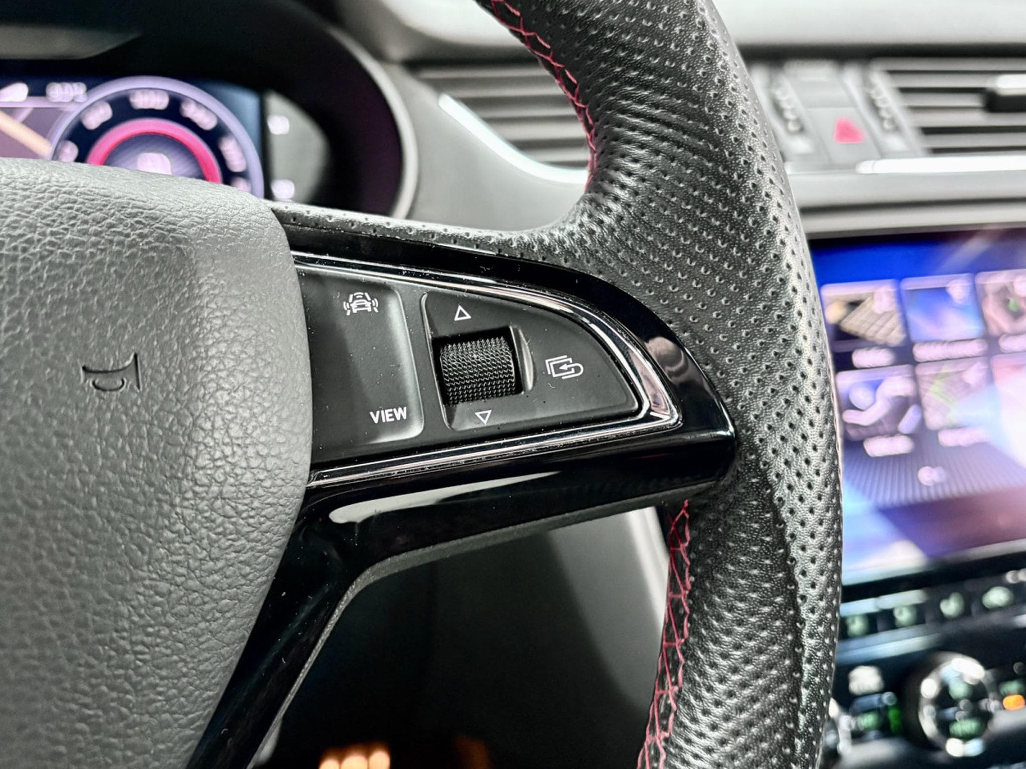 Skoda Octavia III COMBI RS 2.0 TSI 245 CV *CANTON* *ATTELAGE* SIEGES ELEC (2020) - Foto 13