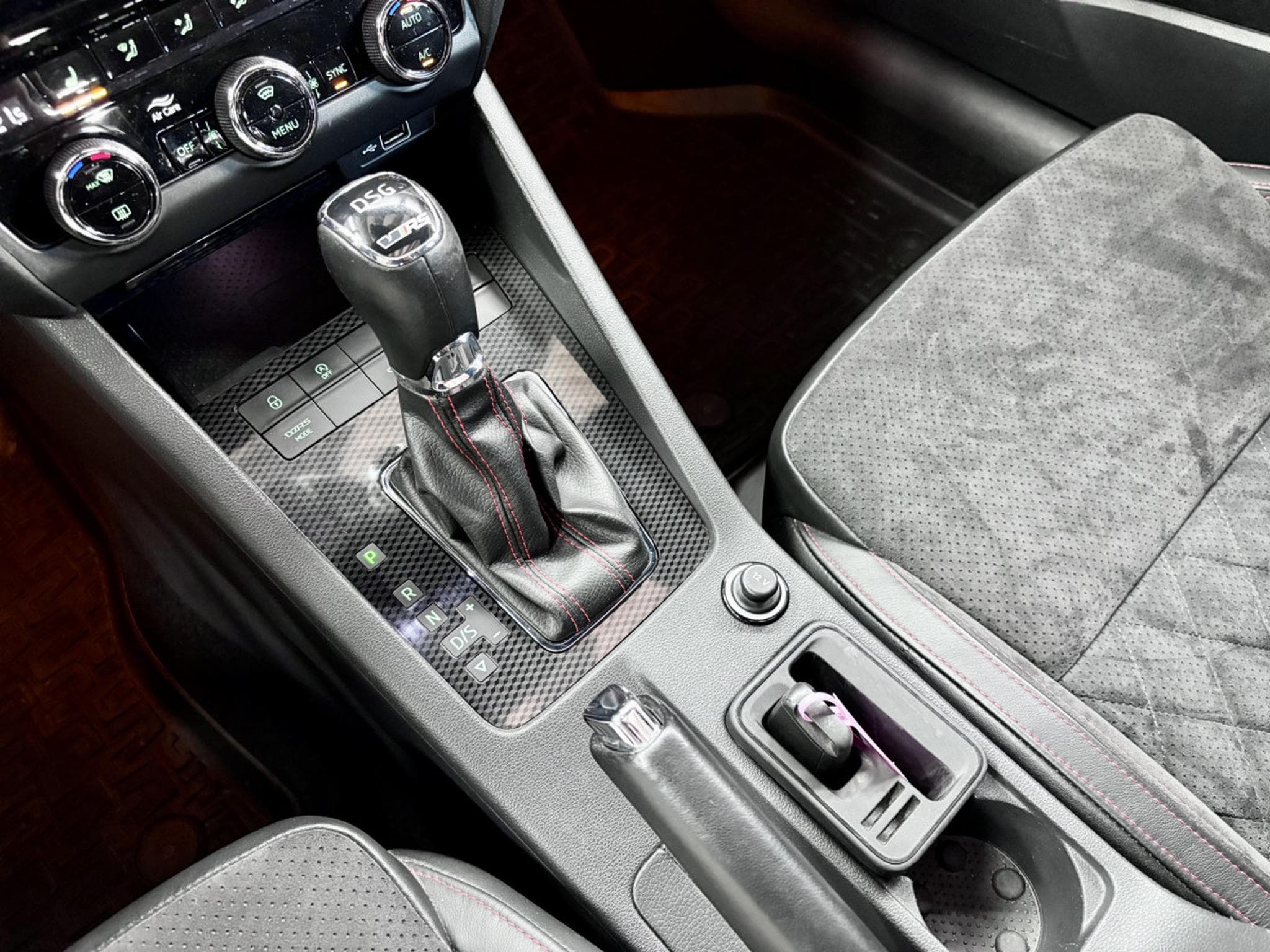 Skoda Octavia III COMBI RS 2.0 TSI 245 CV *CANTON* *ATTELAGE* SIEGES ELEC (2020) - Foto 17