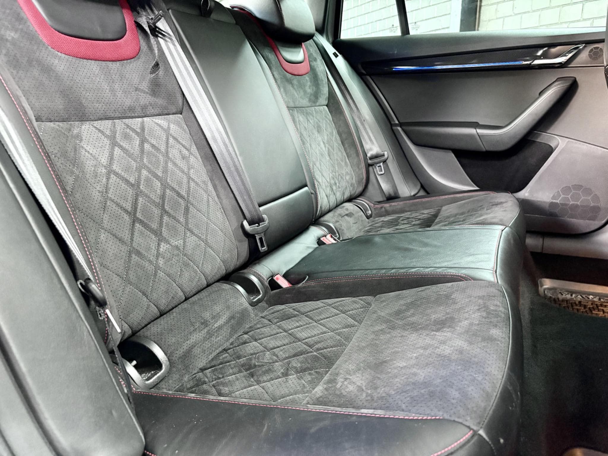 Skoda Octavia III COMBI RS 2.0 TSI 245 CV *CANTON* *ATTELAGE* SIEGES ELEC (2020) - Foto 23