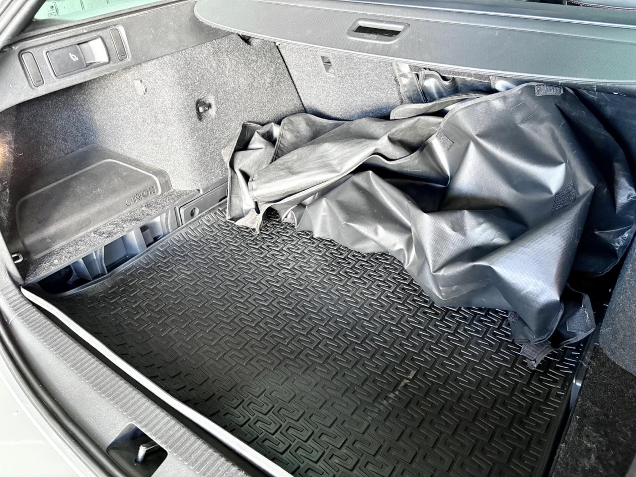 Skoda Octavia III COMBI RS 2.0 TSI 245 CV *CANTON* *ATTELAGE* SIEGES ELEC (2020) - Foto 25