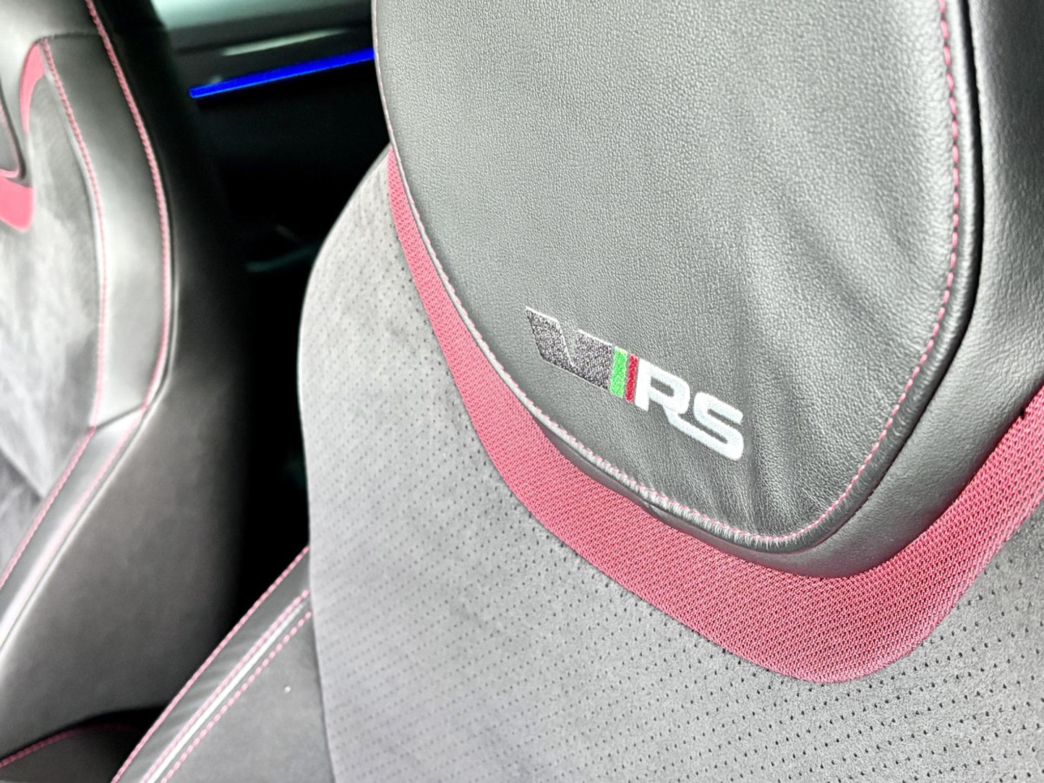 Skoda Octavia III COMBI RS 2.0 TSI 245 CV *CANTON* *ATTELAGE* SIEGES ELEC (2020) - Foto 8