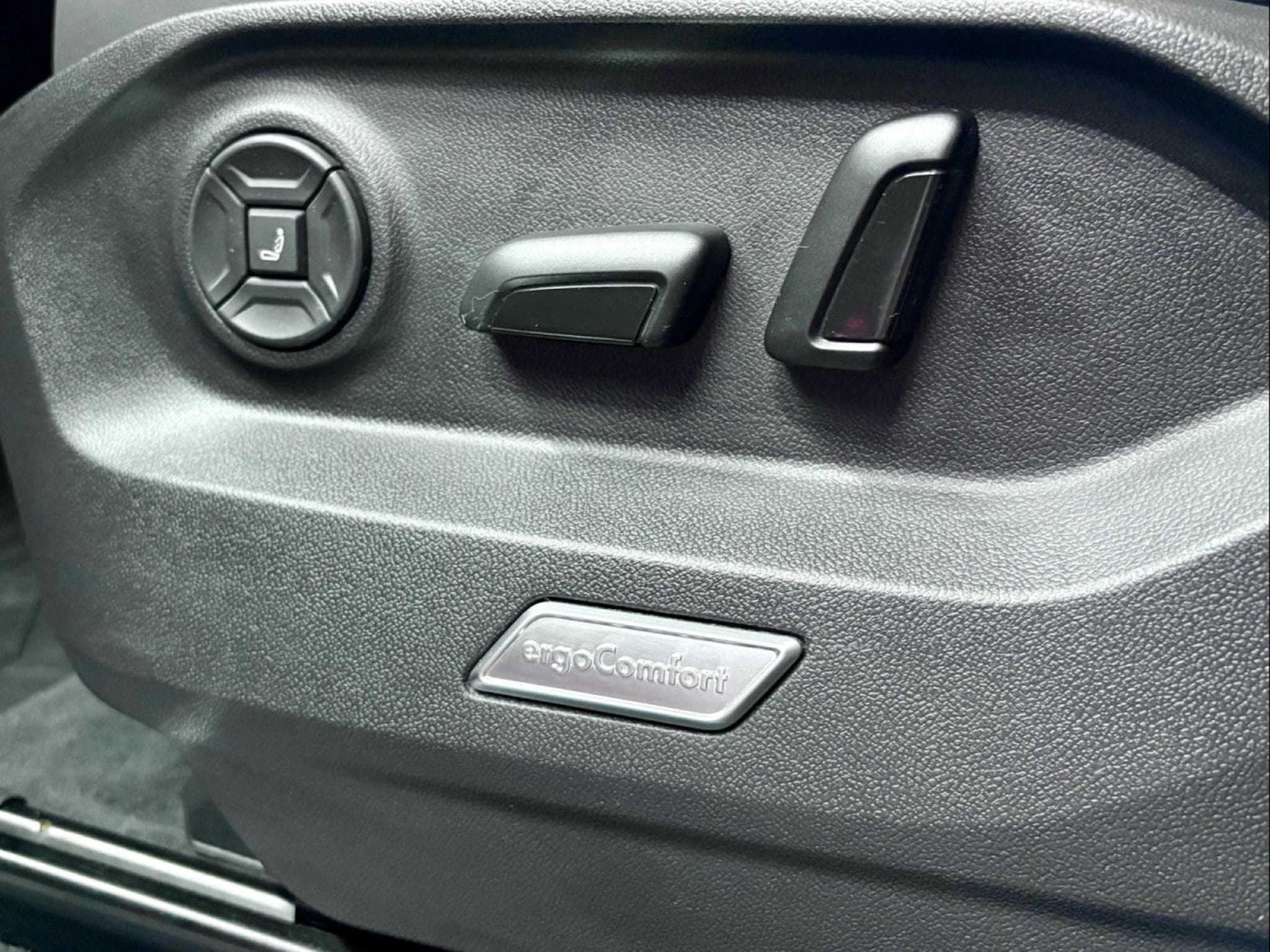 VW Touareg 3.0 TSi V6 PHEV 4MOTION Elegance 381 CV  * Attelage * (2022) - Foto 10