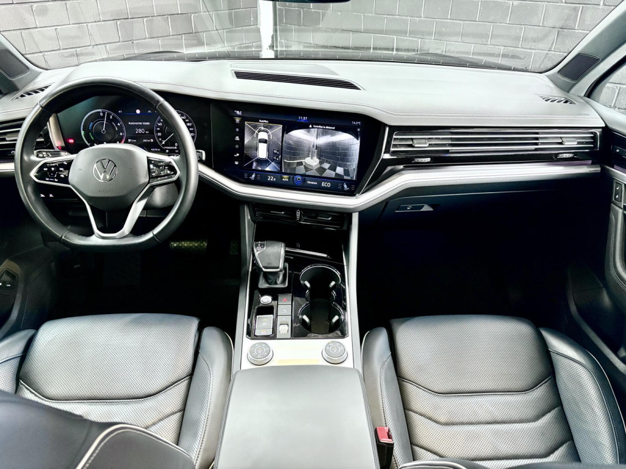 VW Touareg 3.0 TSi V6 PHEV 4MOTION Elegance 381 CV  * Attelage * (2022) - Foto 11