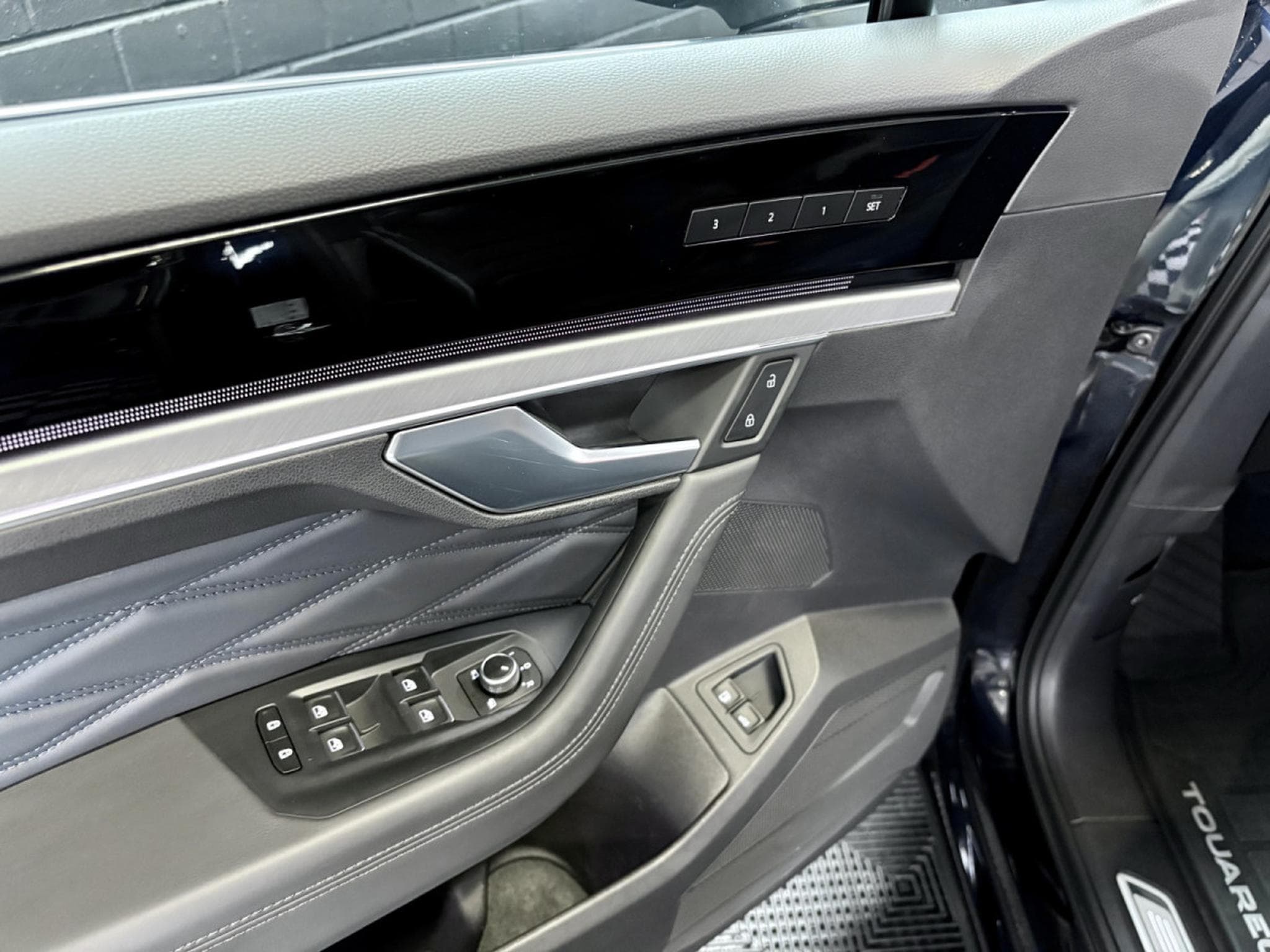 VW Touareg 3.0 TSi V6 PHEV 4MOTION Elegance 381 CV  * Attelage * (2022) - Foto 16