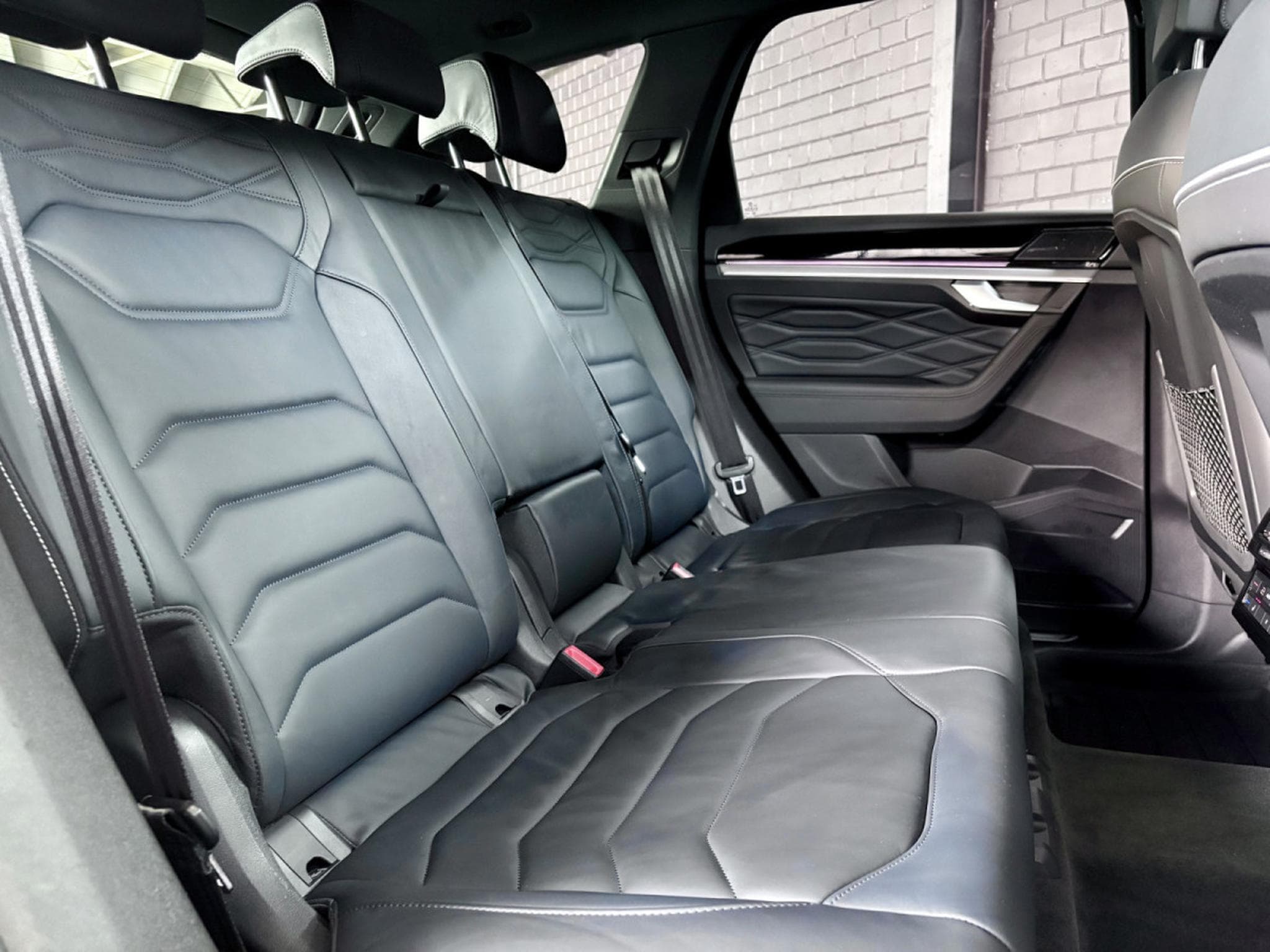 VW Touareg 3.0 TSi V6 PHEV 4MOTION Elegance 381 CV  * Attelage * (2022) - Foto 23