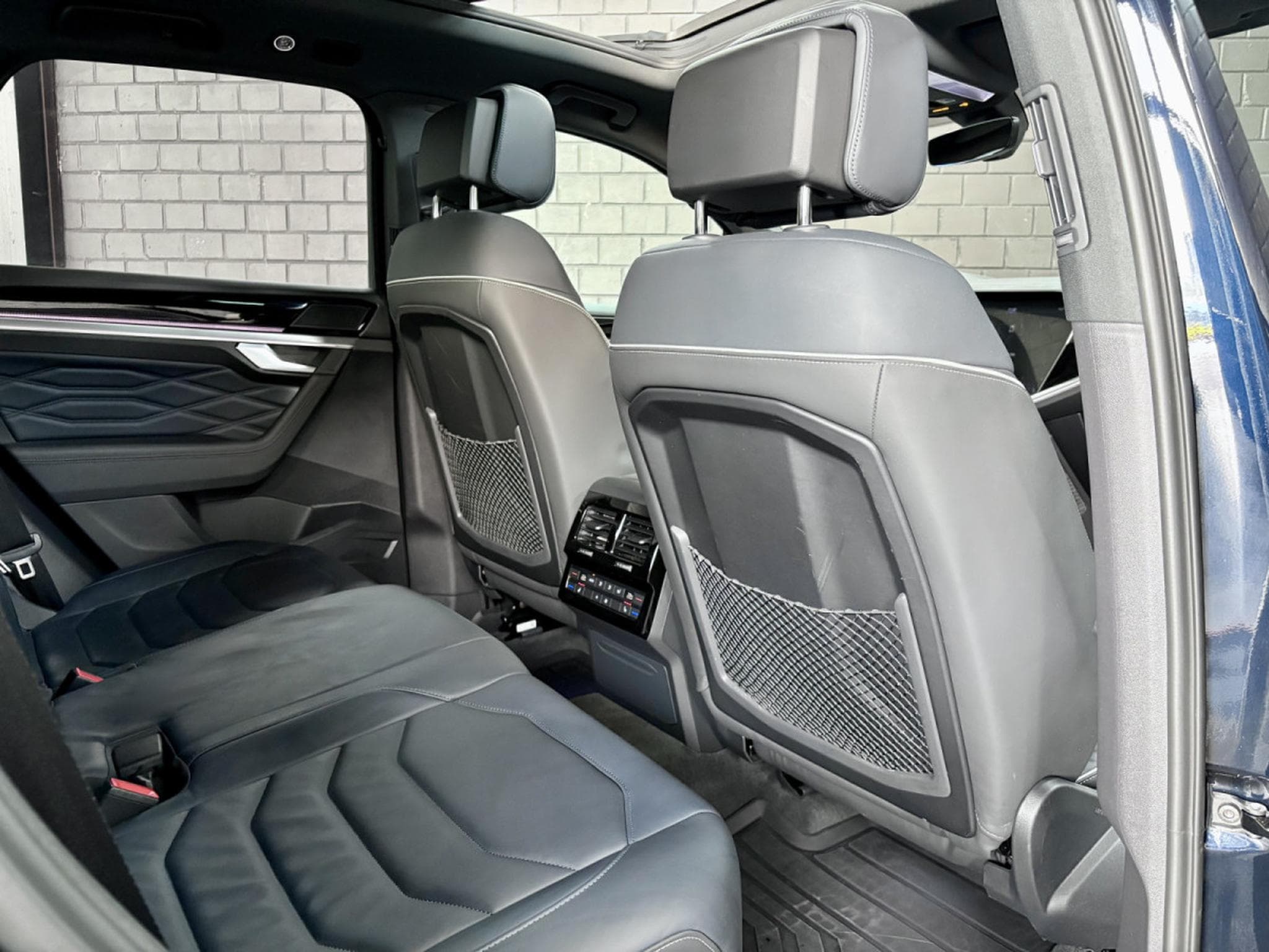 VW Touareg 3.0 TSi V6 PHEV 4MOTION Elegance 381 CV  * Attelage * (2022) - Foto 24