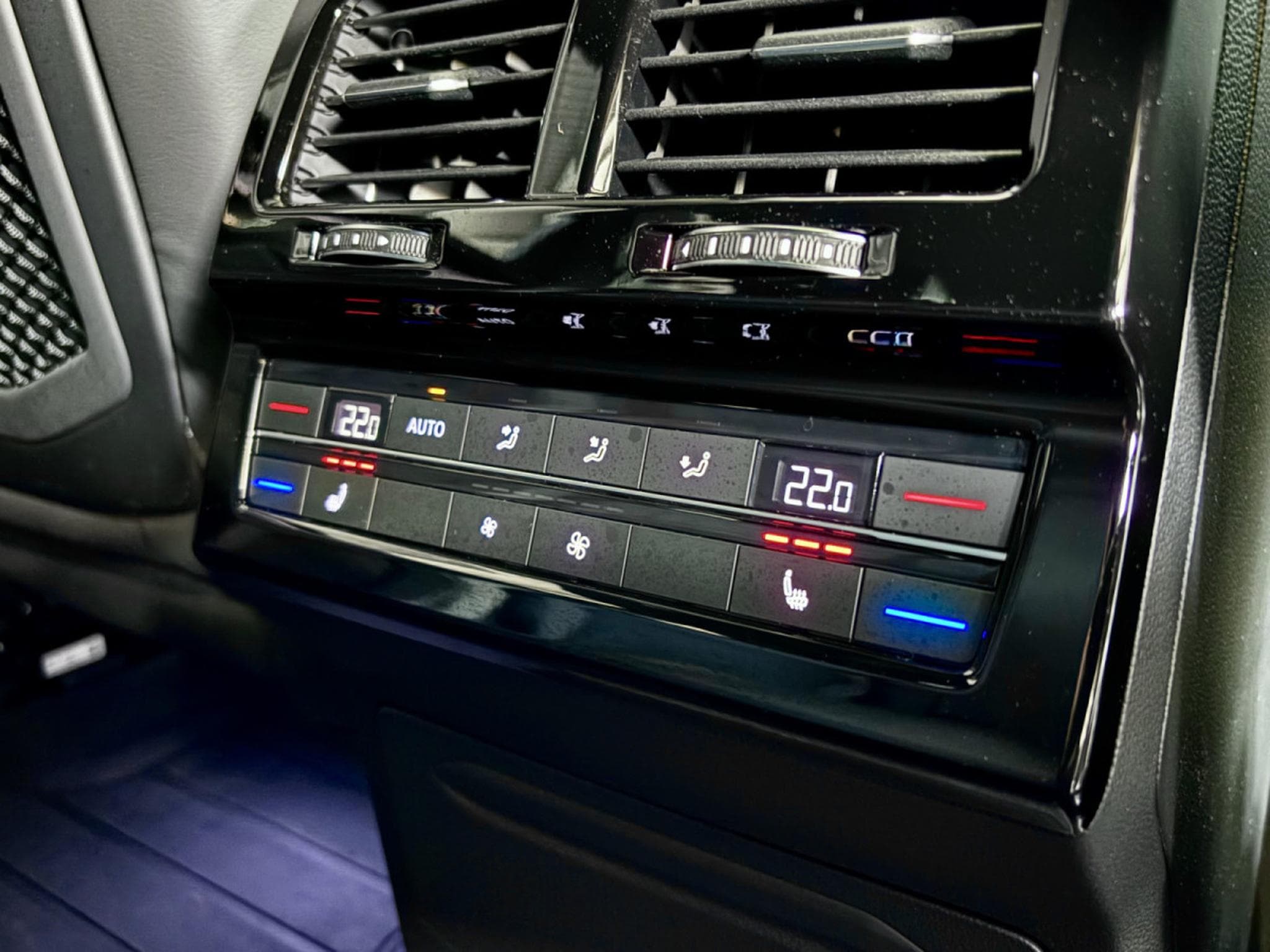 VW Touareg 3.0 TSi V6 PHEV 4MOTION Elegance 381 CV  * Attelage * (2022) - Foto 25