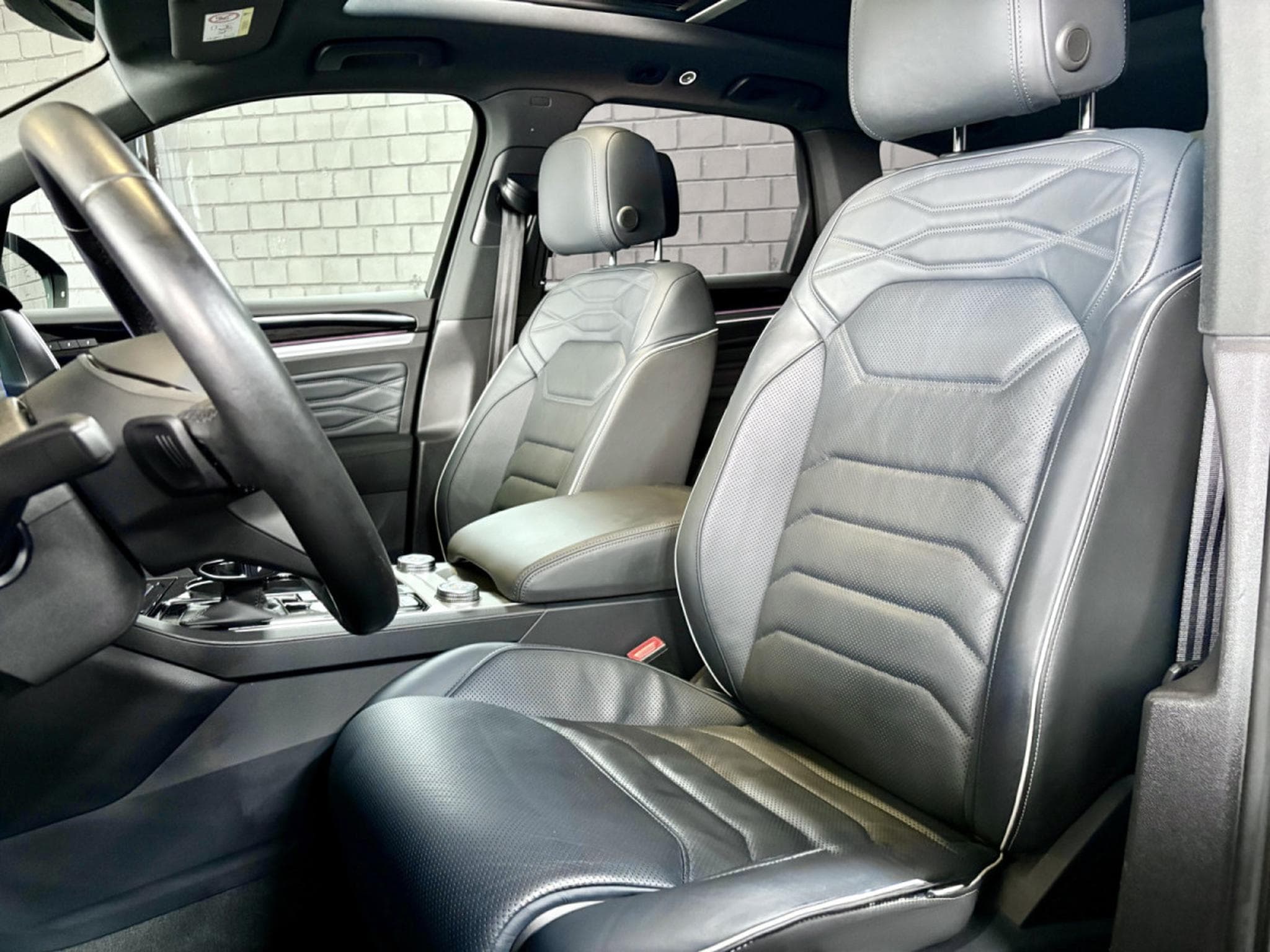 VW Touareg 3.0 TSi V6 PHEV 4MOTION Elegance 381 CV  * Attelage * (2022) - Foto 8