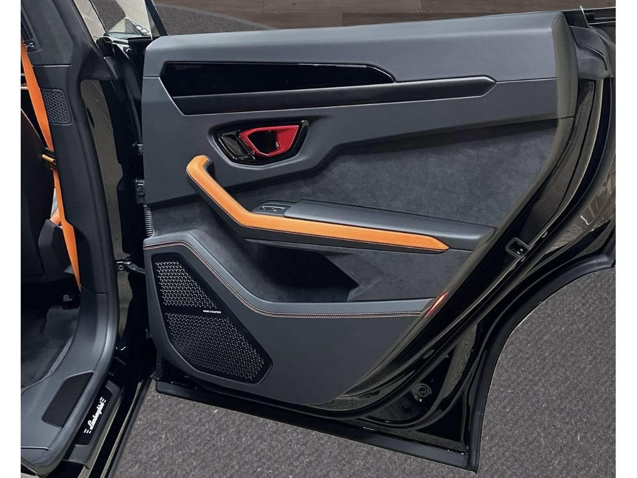Lamborghini Urus URUS SE/NEW 2026/ STOCK AVAILABLE DIRECTLY (2026) - Photo 12