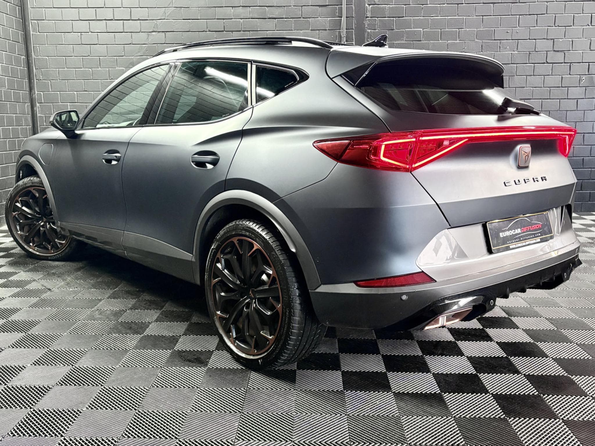Cupra Formentor VZ 245CV eHybrid DSG6 *VSS* *Toit Pano* *Mat Grey* (2023) - Foto 4