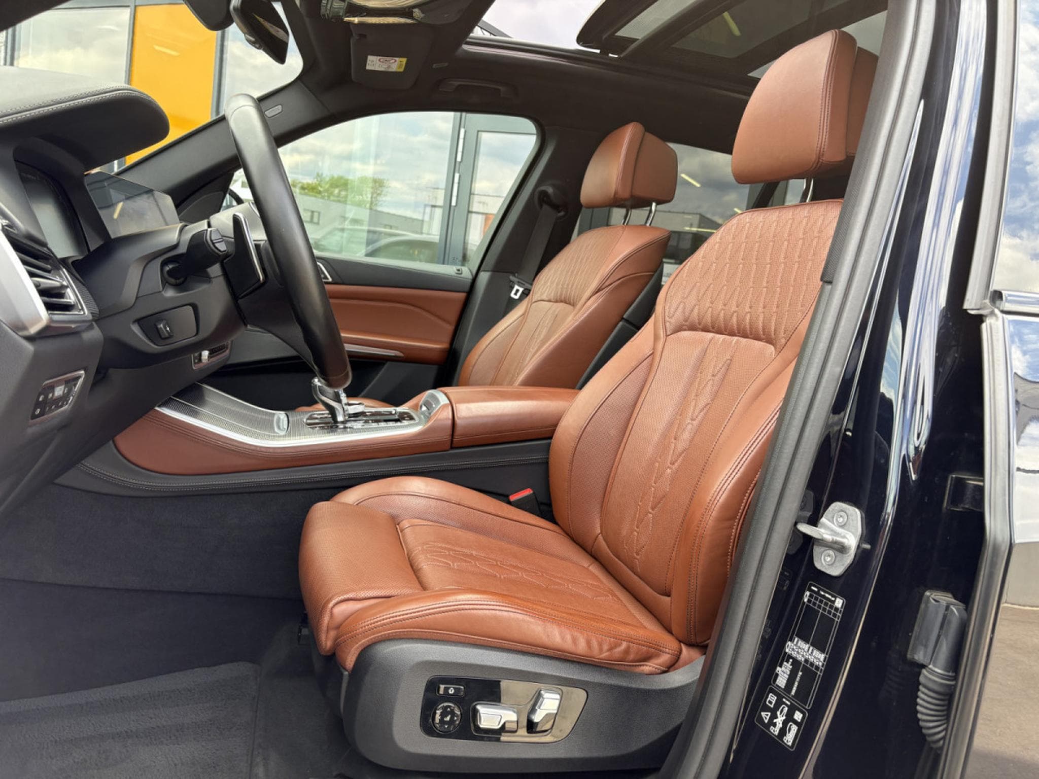 BMW X5M 50 7-SITZE /PANO/ AHK/LUFT/22/Harman-Kardon/360°/VOLL (2019) - Foto 11