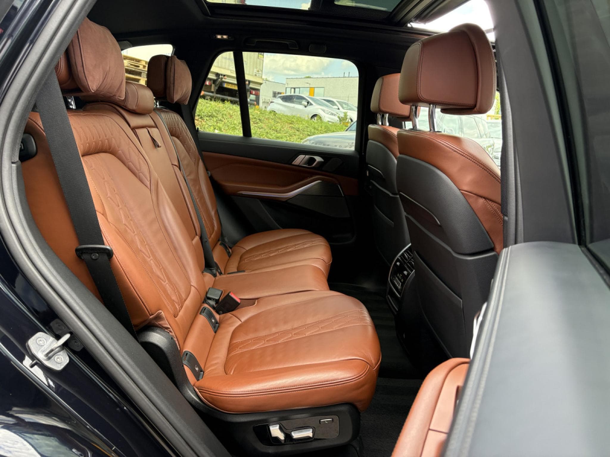 BMW X5M 50 7-SITZE /PANO/ AHK/LUFT/22/Harman-Kardon/360°/VOLL (2019) - Foto 18
