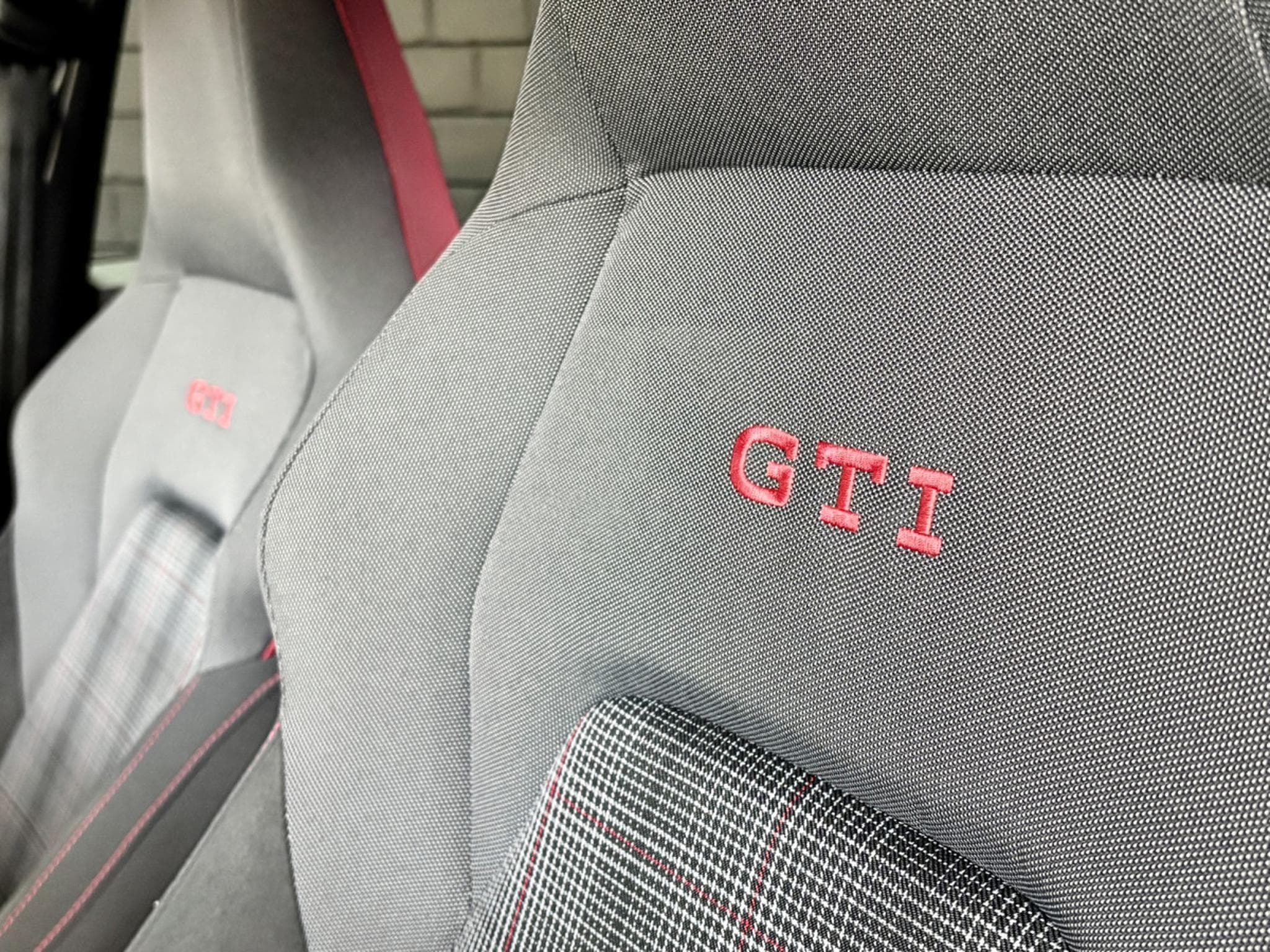 VW Golf GTI 2.0 TSI 245CV DSG7*HARMAN* TÊTE HAUTE* ACC* (2023) - Foto 8