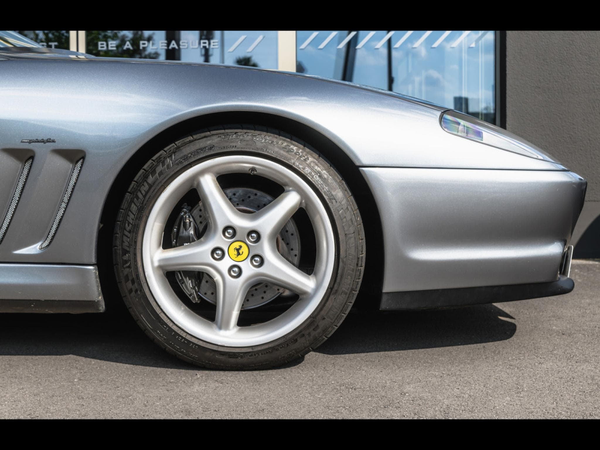 Ferrari 550 MARANELLO 5.5 V12 485 - MANUAL 6 - GRIGIO TITANIO (1998) - Photo 9