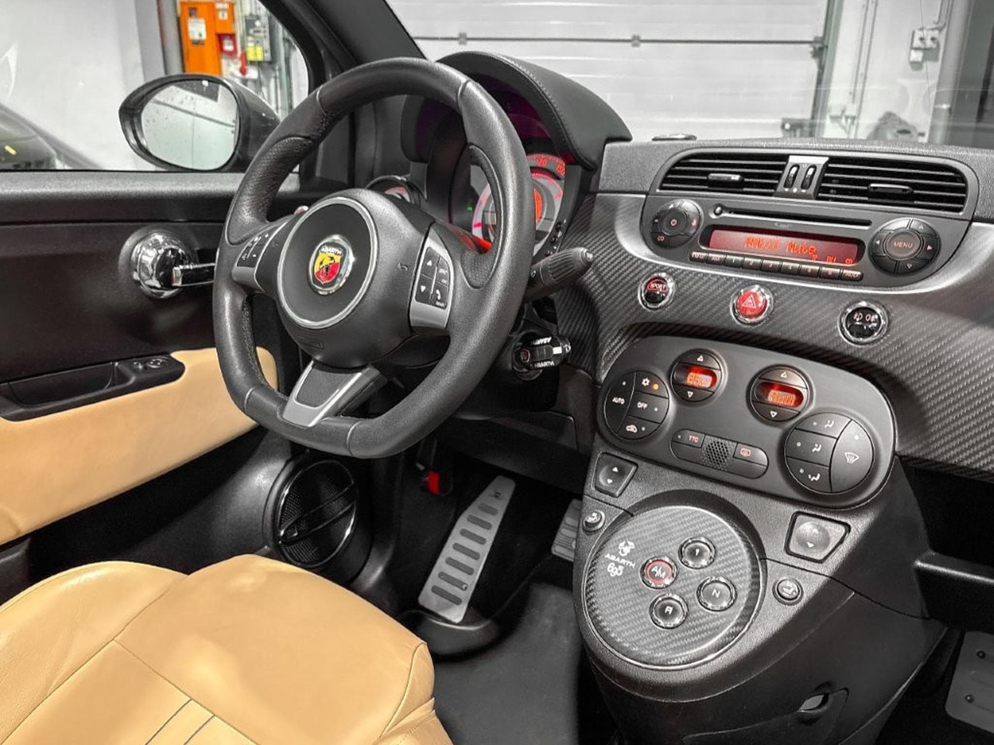 Abarth 695 EDIZIONE MASERATI/ *017of499* (2013) - Photo 19