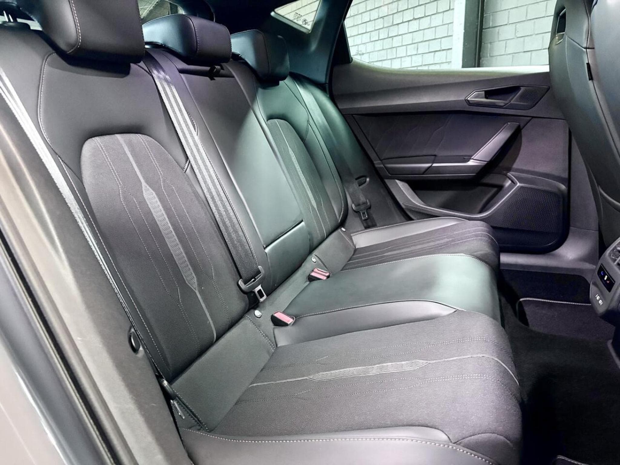 Cupra Leon 2.0 TSI 300CV *PANO* *BEATS* CAM* *19"* (2024) - Photo 16