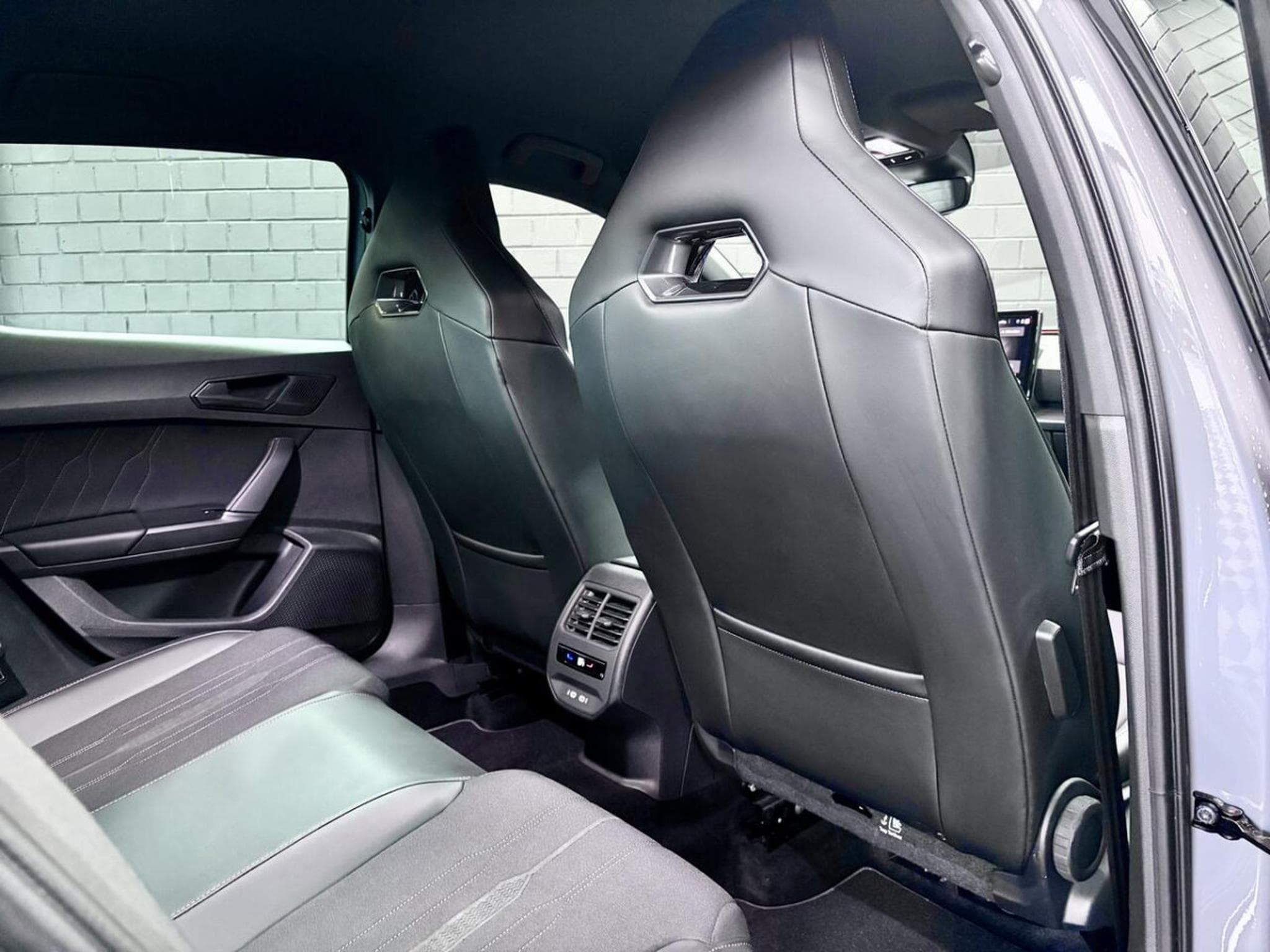 Cupra Leon 2.0 TSI 300CV *PANO* *BEATS* CAM* *19"* (2024) - Photo 17