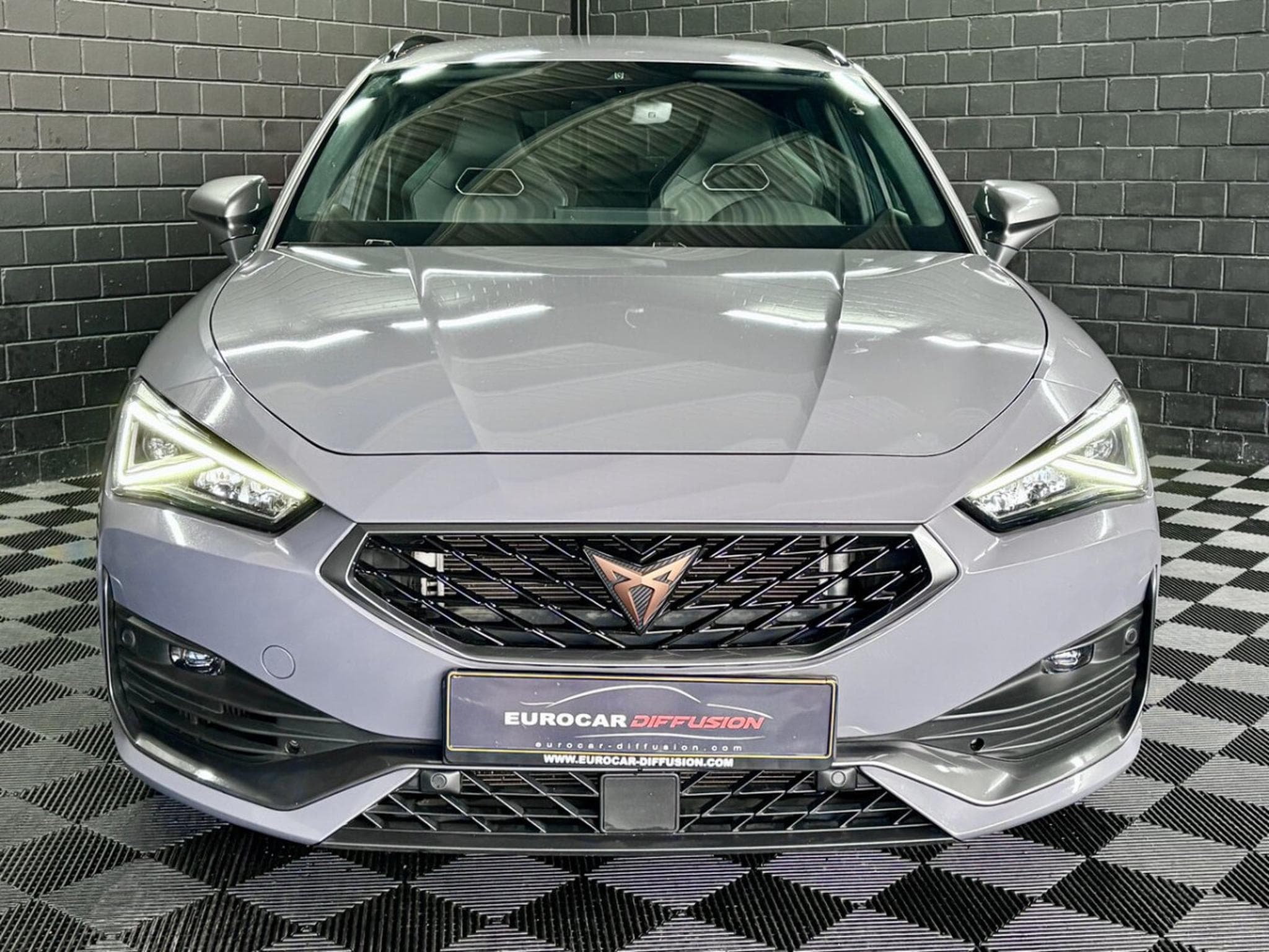 Cupra Leon ST 2.0 TSI 300CV *PANO* *HAYON* CAM* *KEYLESS* (2023) - Foto 4