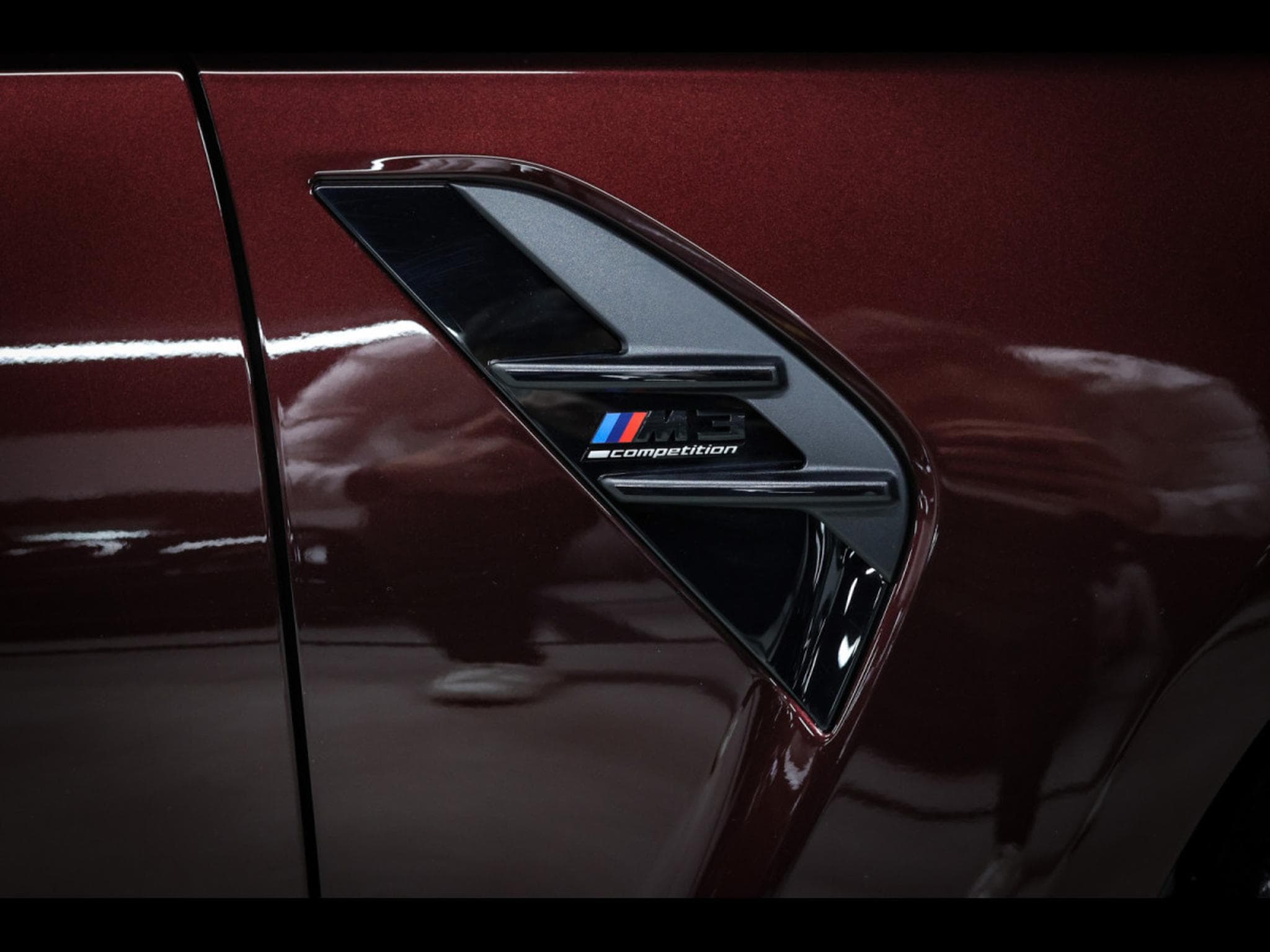 BMW M3 COMPETITION LIMOUSINE (G80) - MADEIRA RED METALLIC – BMW IND (2025) - Photo 18