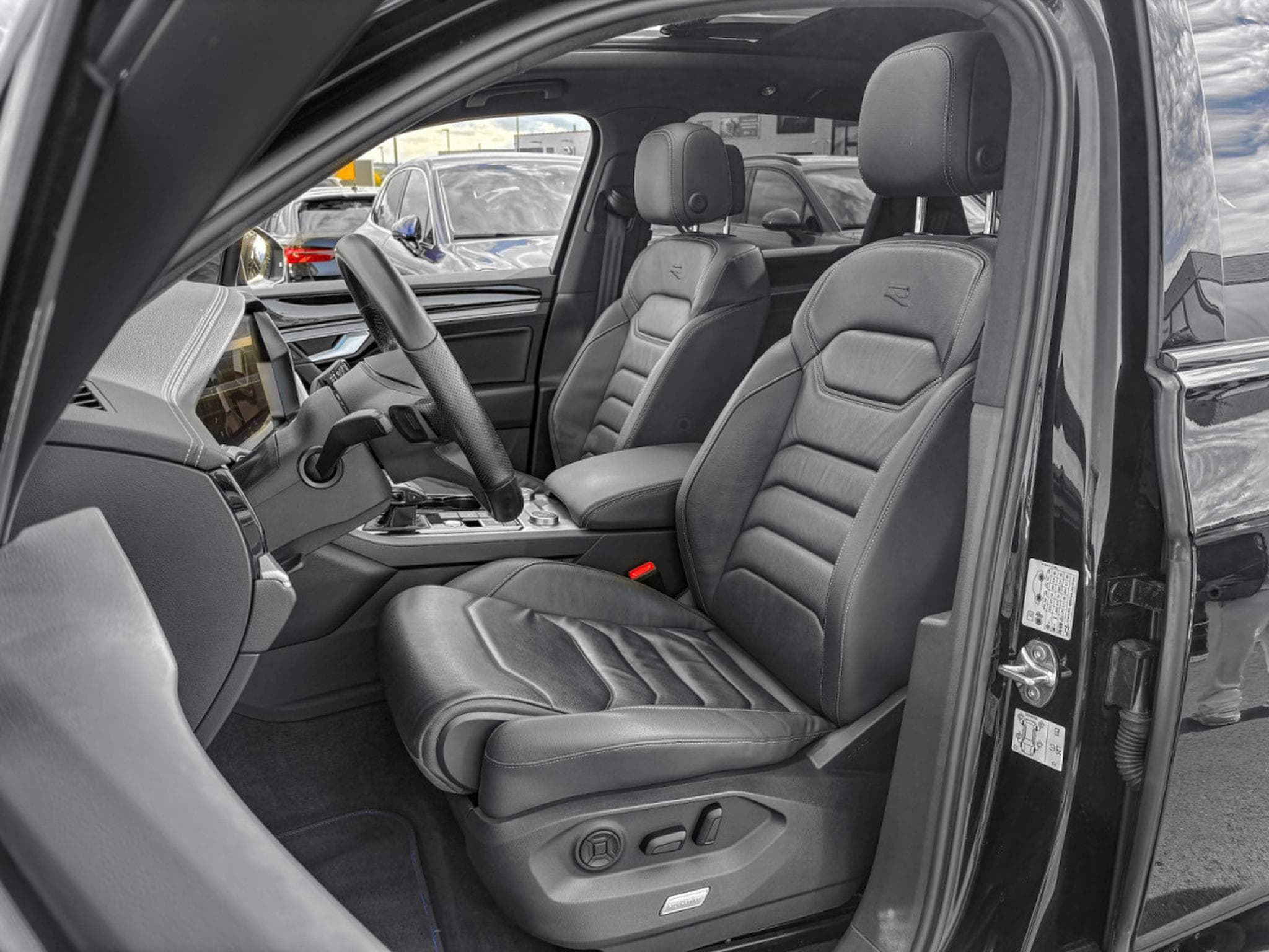 VW Touareg R 4Motion eHybrid/ ERGO CONFORT/VIRTUAL/PANORAMA (2021) - Photo 22