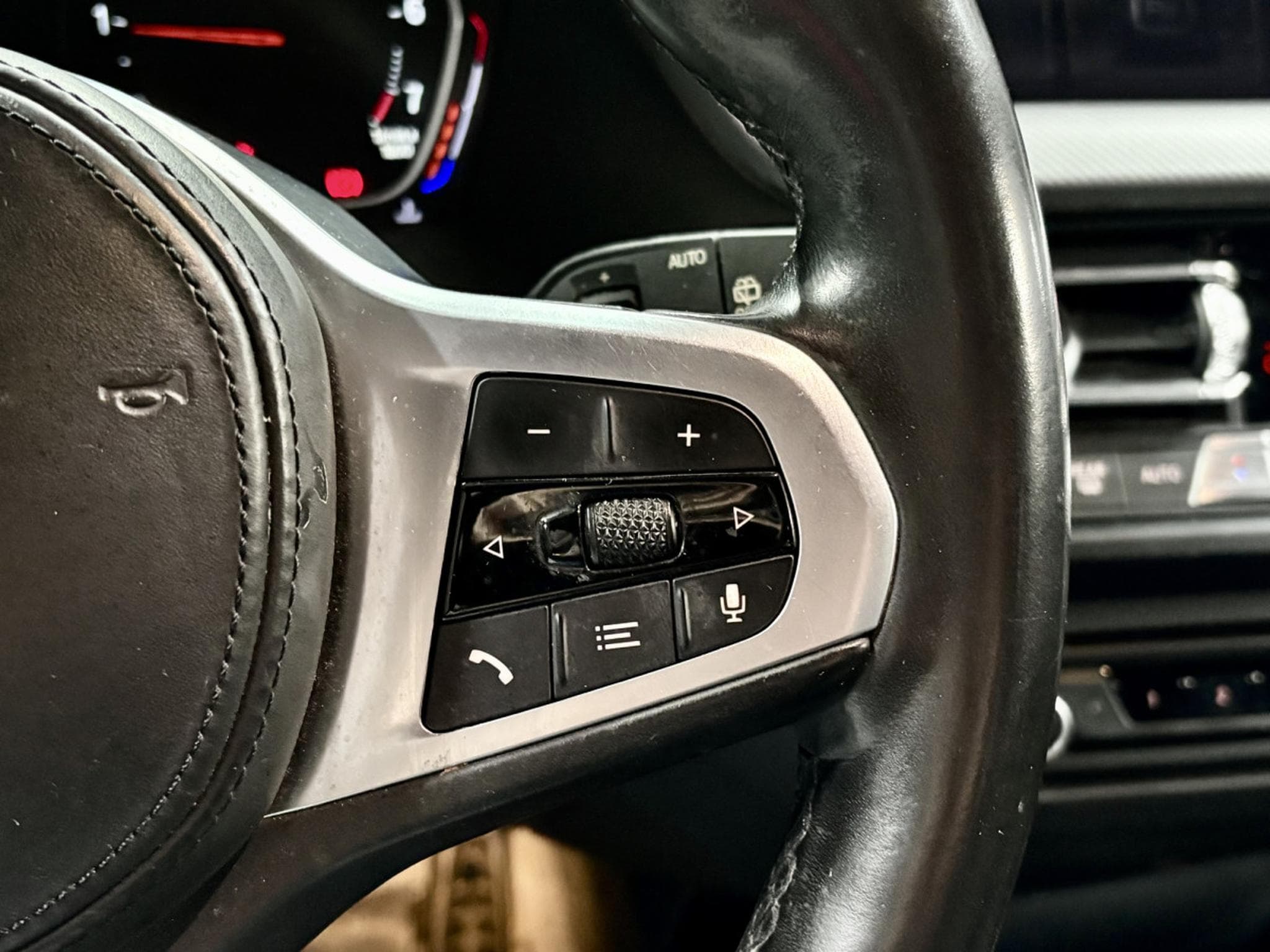 BMW 118 SERIE 1 118I M-SPORT AUTO 140 CV **ATTELAGE** (2019) - Photo 13