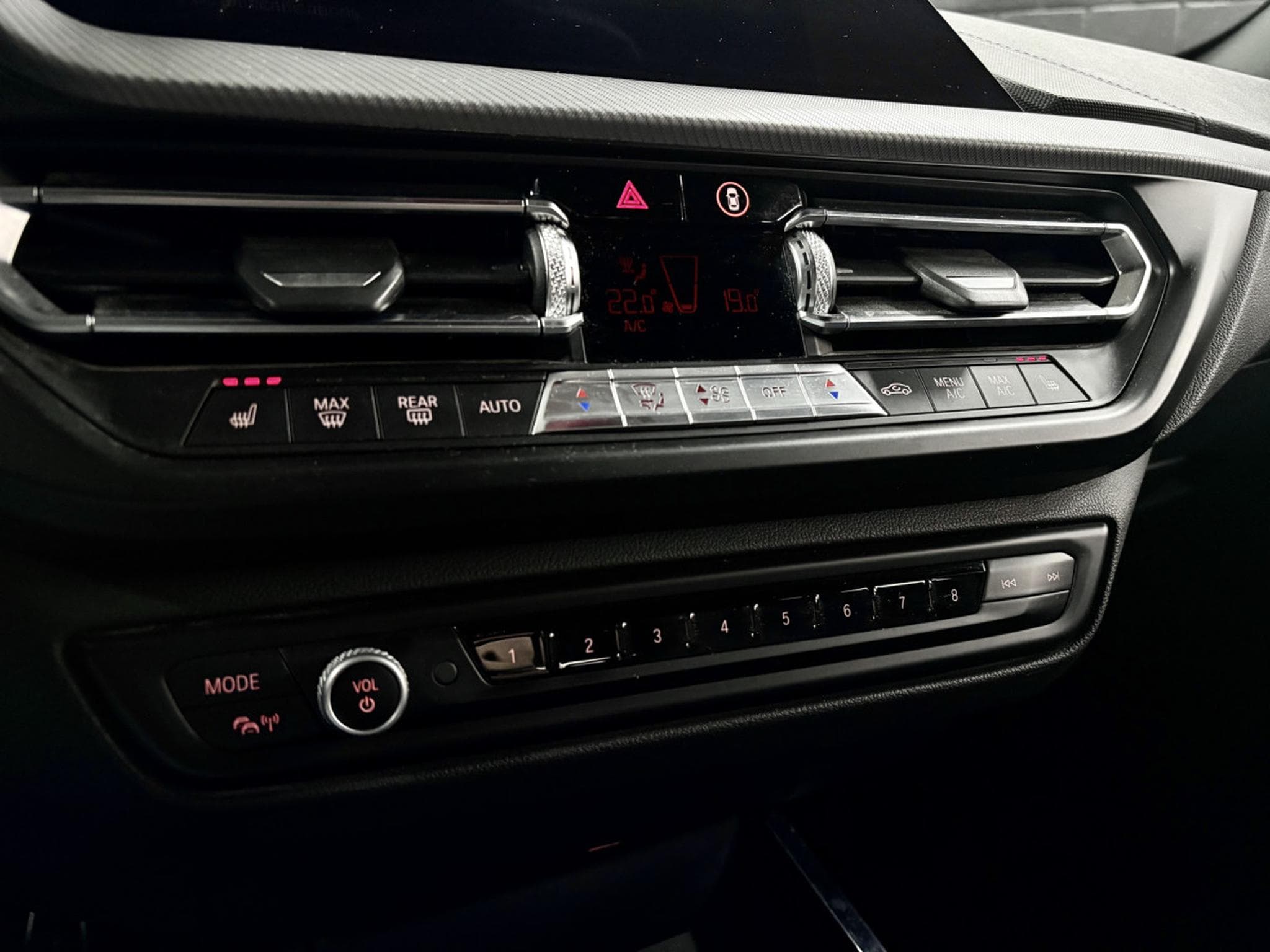 BMW 118 SERIE 1 118I M-SPORT AUTO 140 CV **ATTELAGE** (2019) - Photo 16