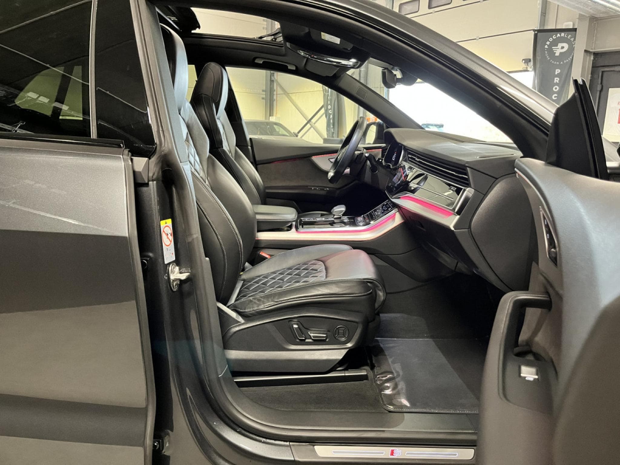 Audi SQ8 4.0 TDI Quattro/Matrix PANO/B&O/23/360°/HUD/AHK/ADAPTATIVE C (2021) - Photo 21