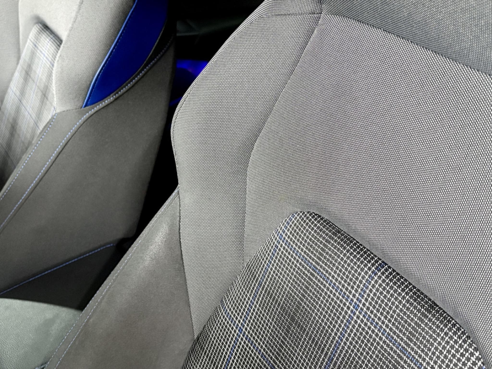 VW Golf GTE 1.4 TSI eHYBRID 245CV DSG6 *MATRIX**ATTELAGE**ACC** (2022) - Foto 6