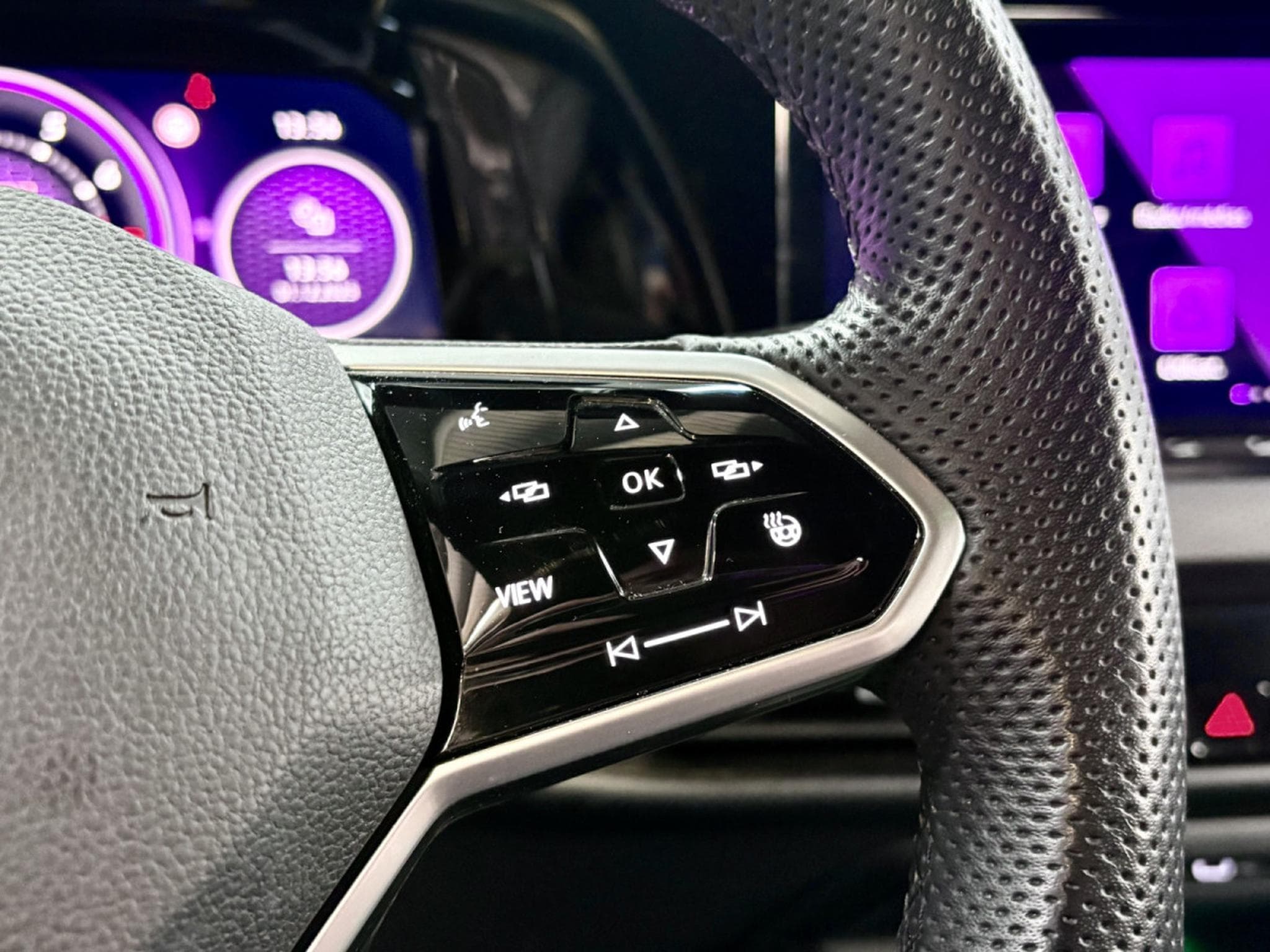 VW Golf GTI 2.0 TSI 245CV DSG7 *ACC* CAMERA* (2023) - Foto 8