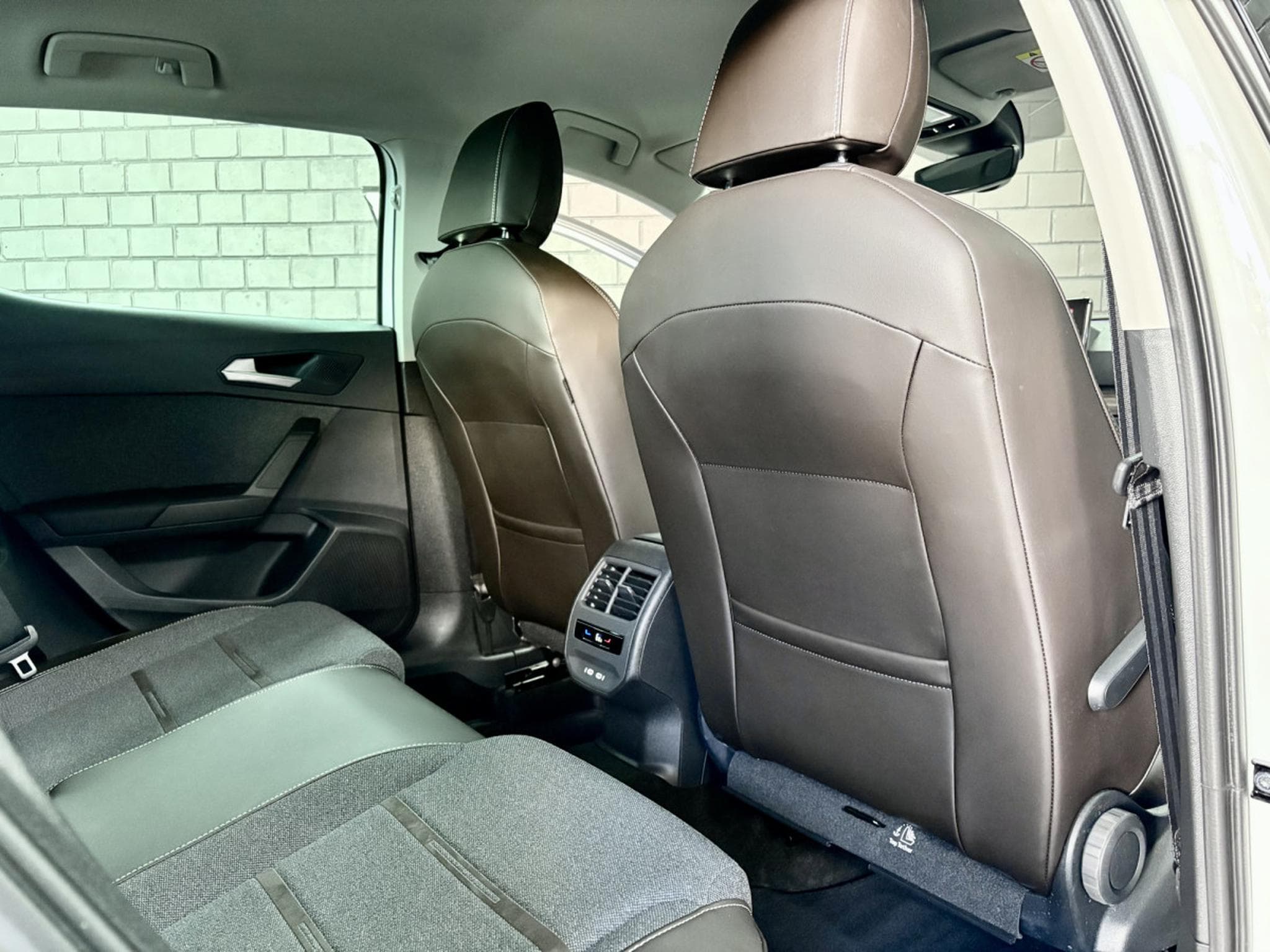 Seat Leon IV Xcellence 1.4 e-Hybrid 204CV DSG 6  *4 SAISONS* *CAMERA* (2022) - Photo 20