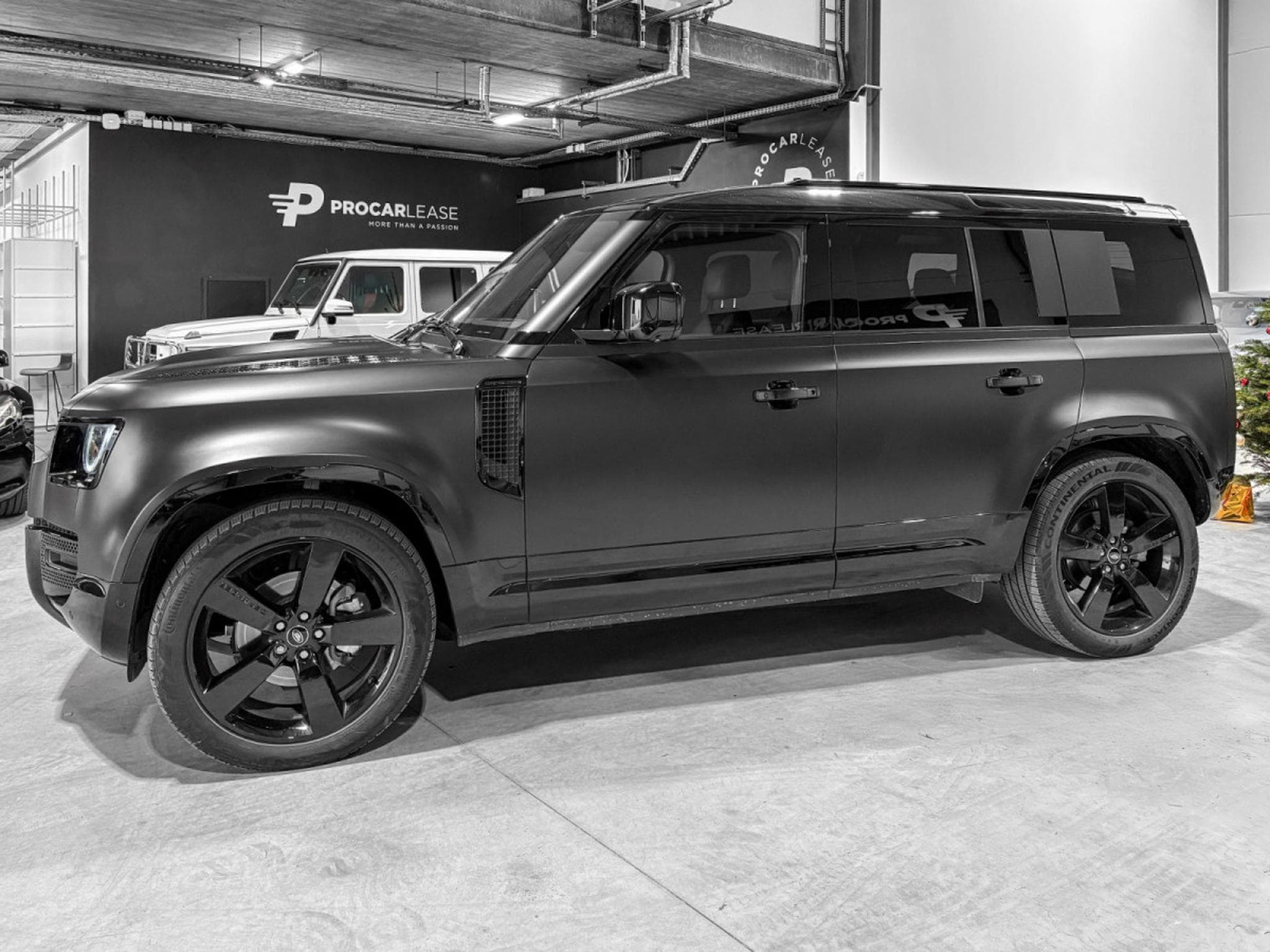 Land-Rover Defender DEFENDER 110 D250X-DYNAMIC SE AWD MY25 (2025) - Photo 2