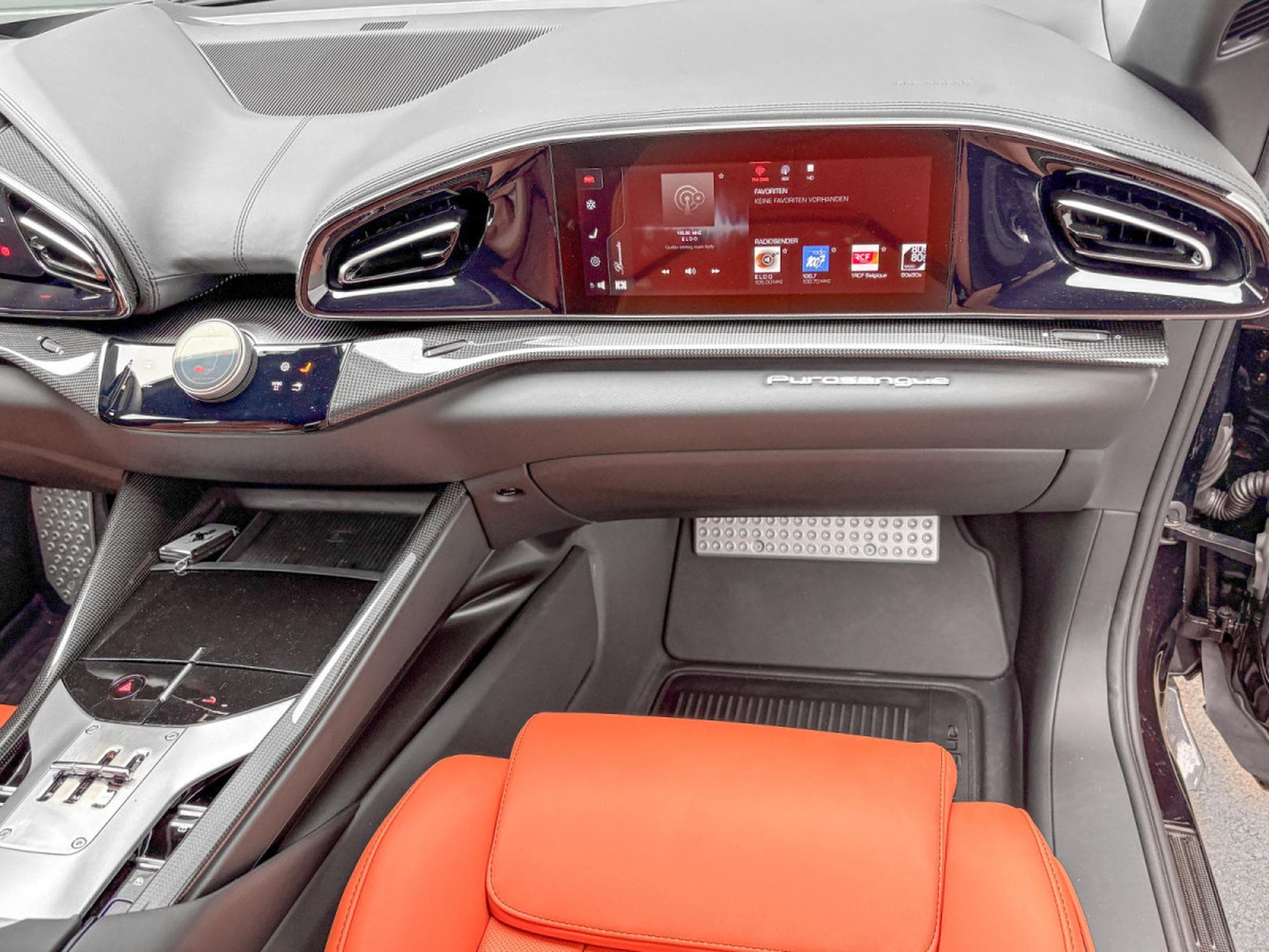 Ferrari Purosangue V12/NO VAT/NERO PUROSANGUE/CARBON/FULL (2024) - Photo 19