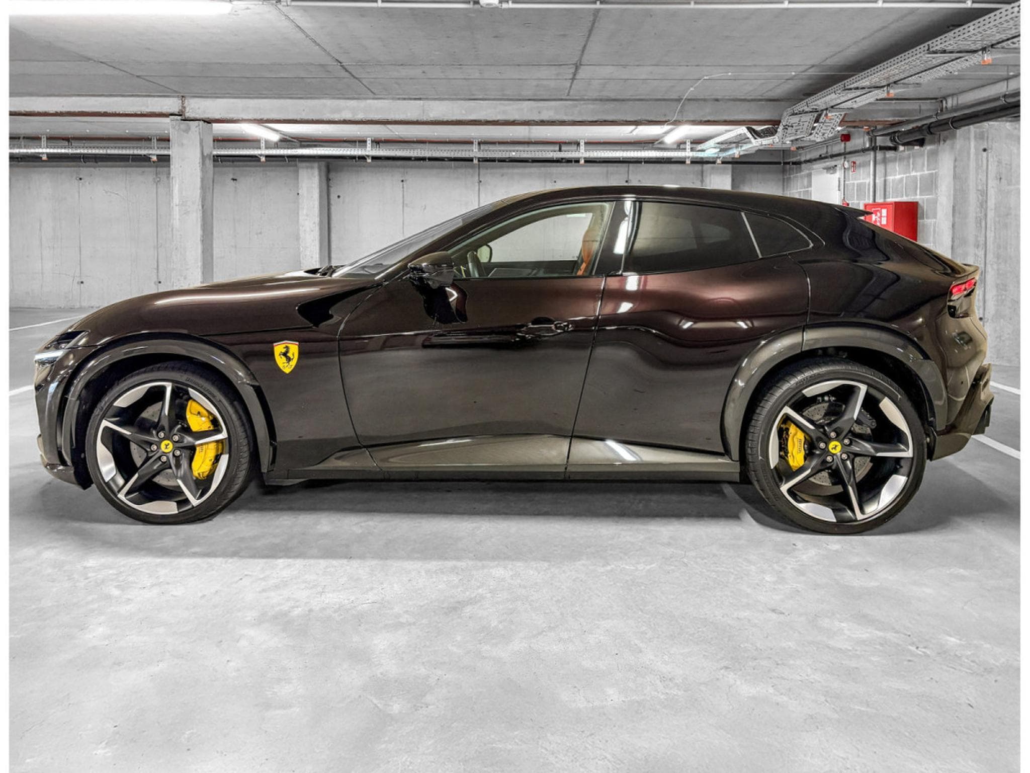 Ferrari Purosangue V12/NO VAT/NERO PUROSANGUE/CARBON/FULL (2024) - Photo 4