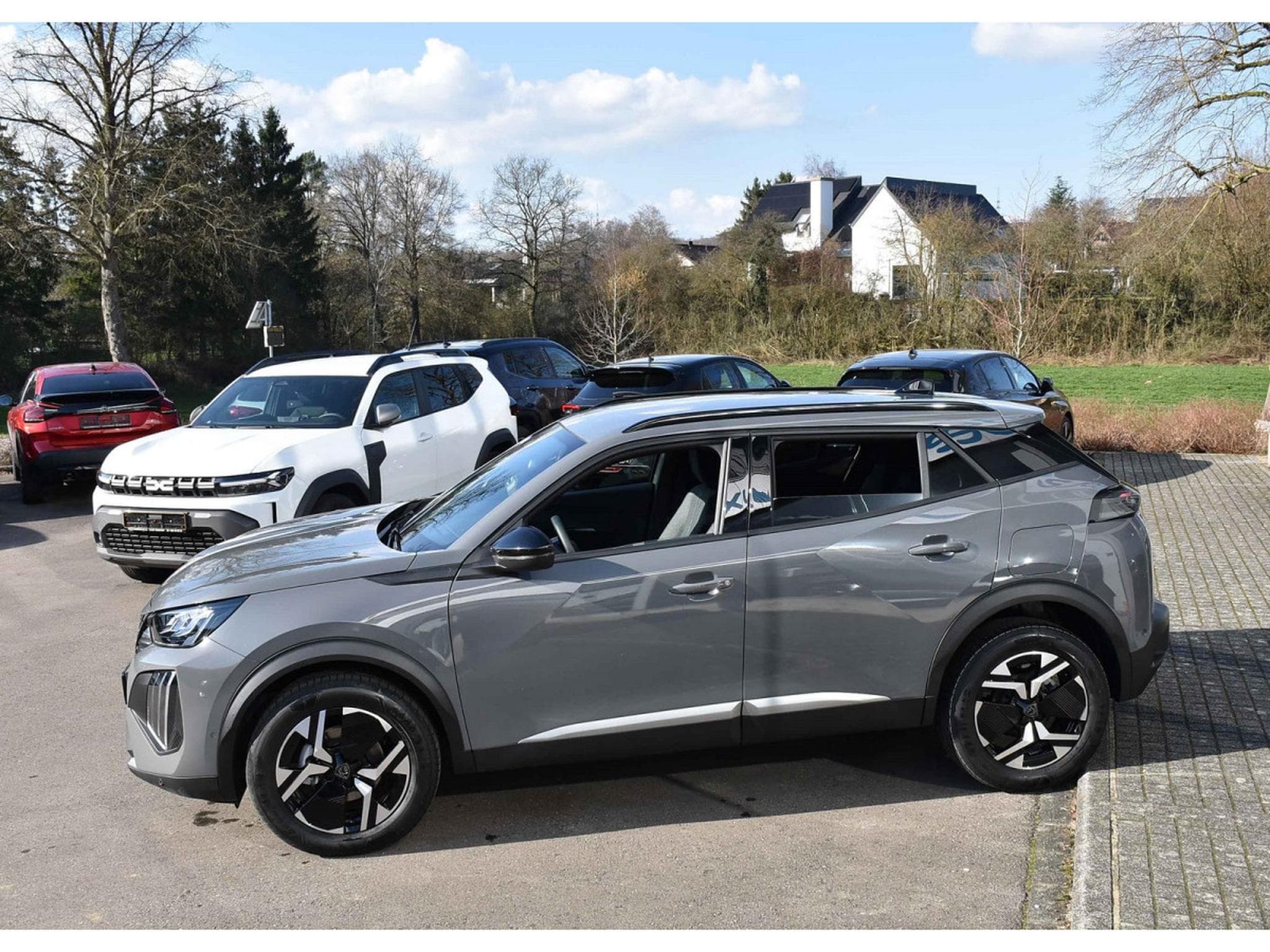 Peugeot 2008 1.2 PureTech Allure ACC GPS LANE SIDE REGUL CAM 360 1° MAIN (2025) - Photo 3