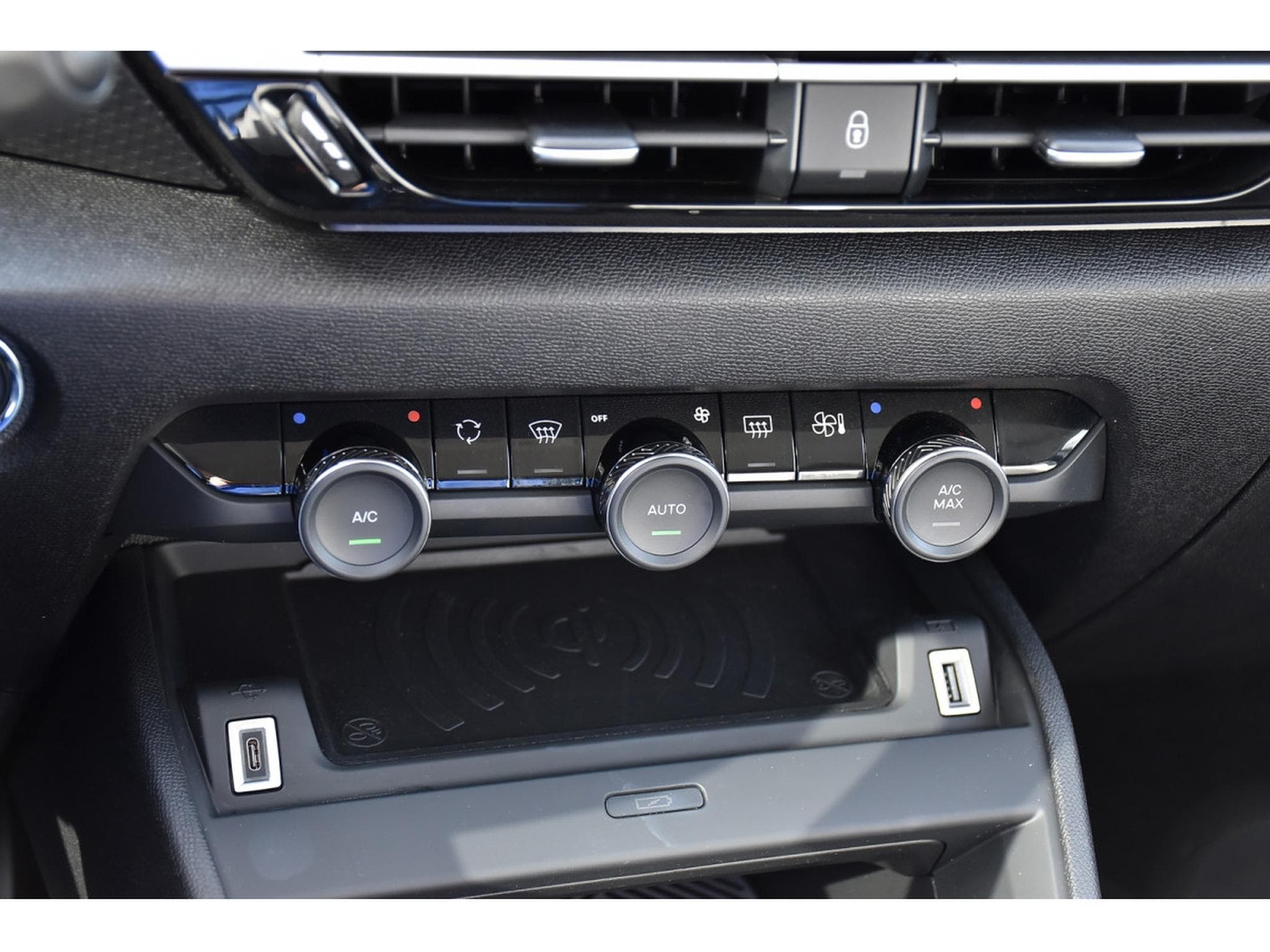 Citroën C4 1.2 MHEV MAX e-DCS6 ACC SIDE LANE HUD CAM360 1° MAIN (2025) - Photo 21