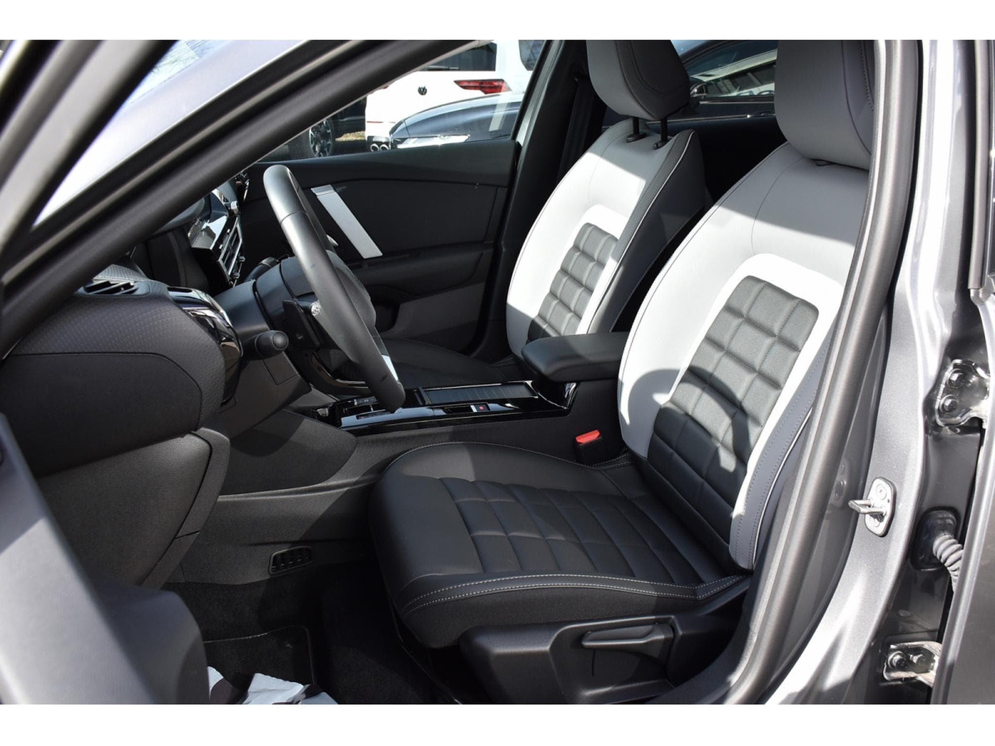 Citroën C4 1.2 MHEV MAX e-DCS6 ACC SIDE LANE HUD CAM360 1° MAIN (2025) - Photo 6