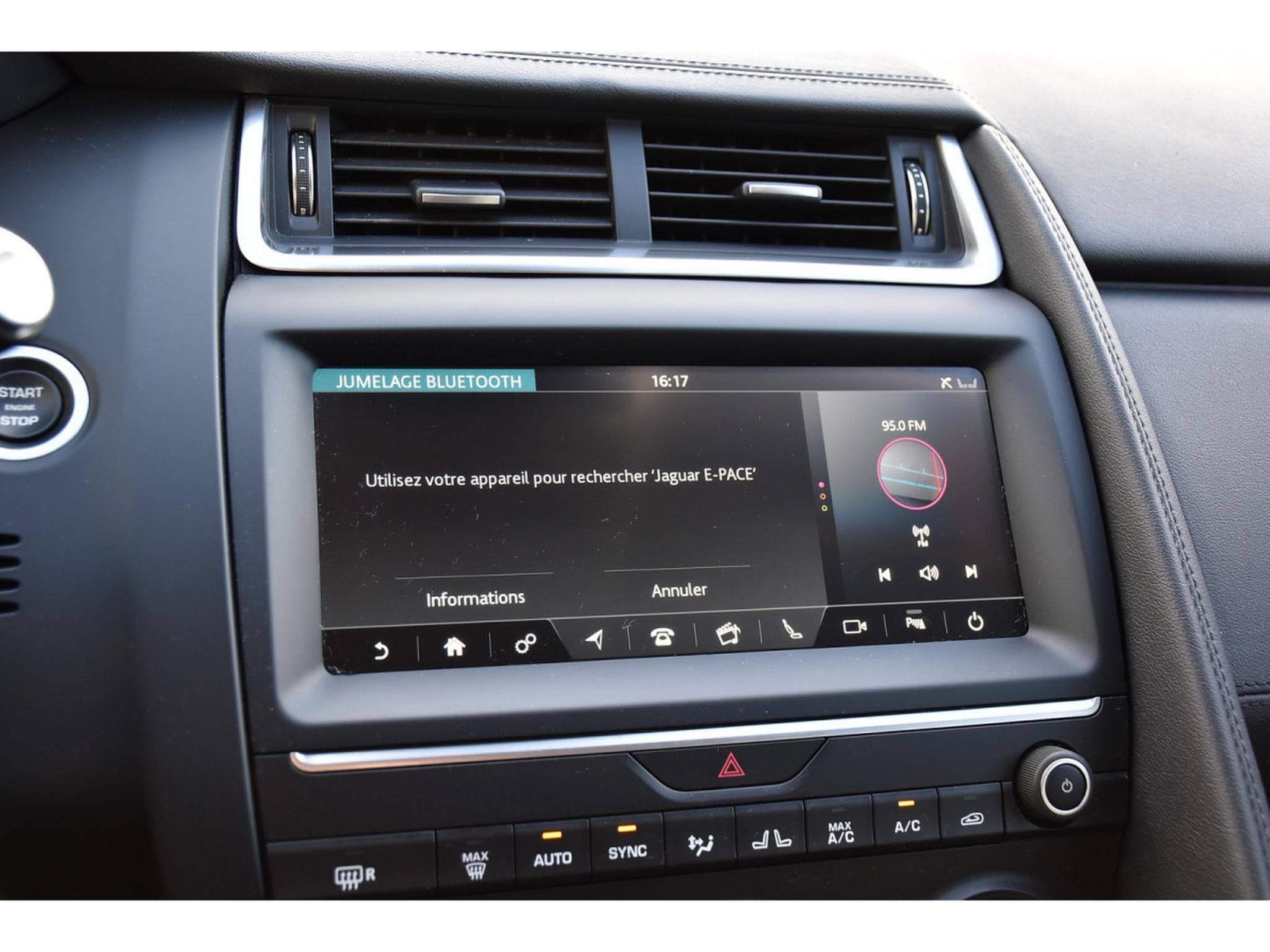 Jaguar E-Pace P200 AWD Aut. S CUIR MERIDIAN LANE GPS CAM JA19 1° MAIN (2020) - Photo 12