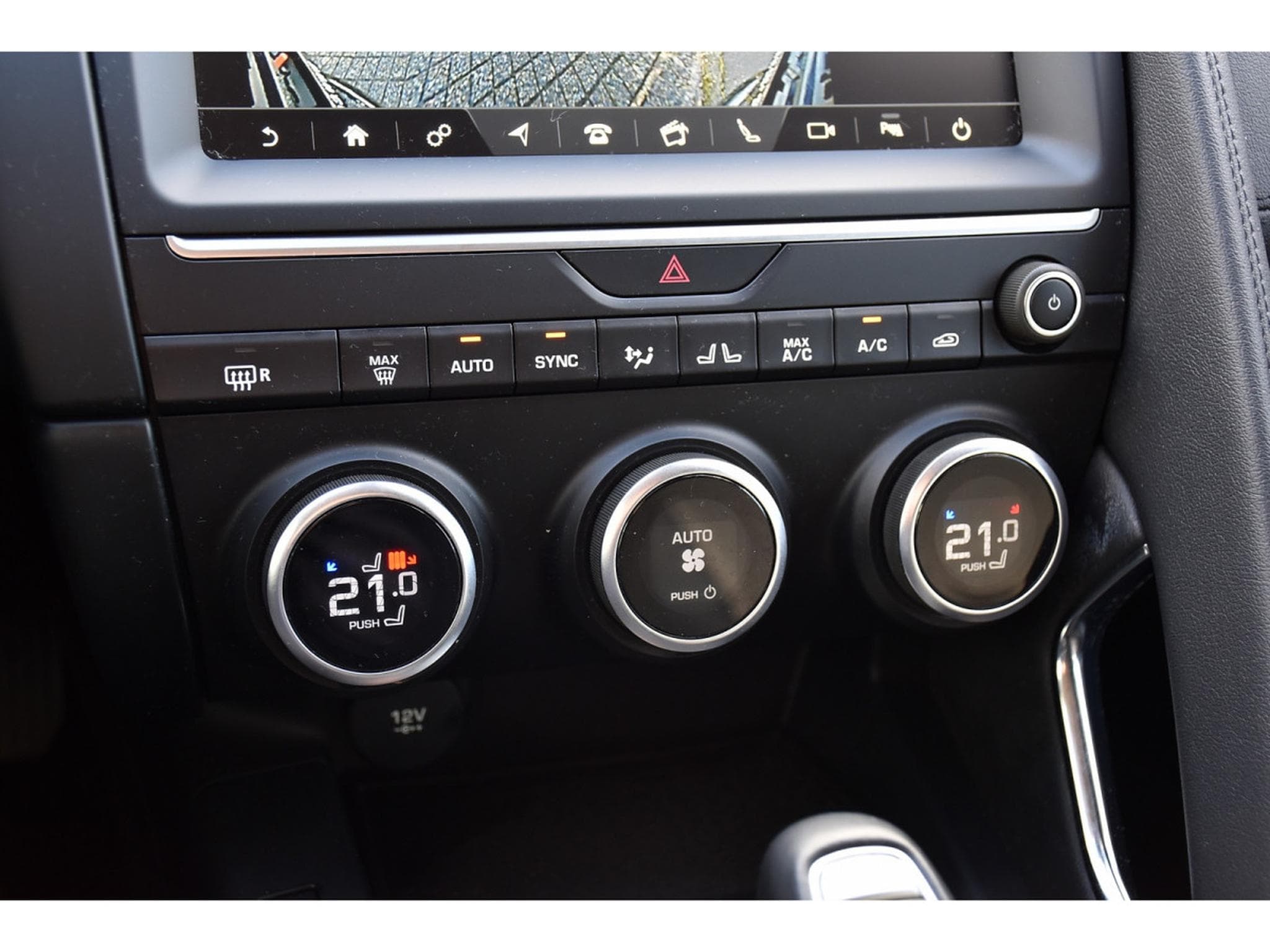 Jaguar E-Pace P200 AWD Aut. S CUIR MERIDIAN LANE GPS CAM JA19 1° MAIN (2020) - Photo 16