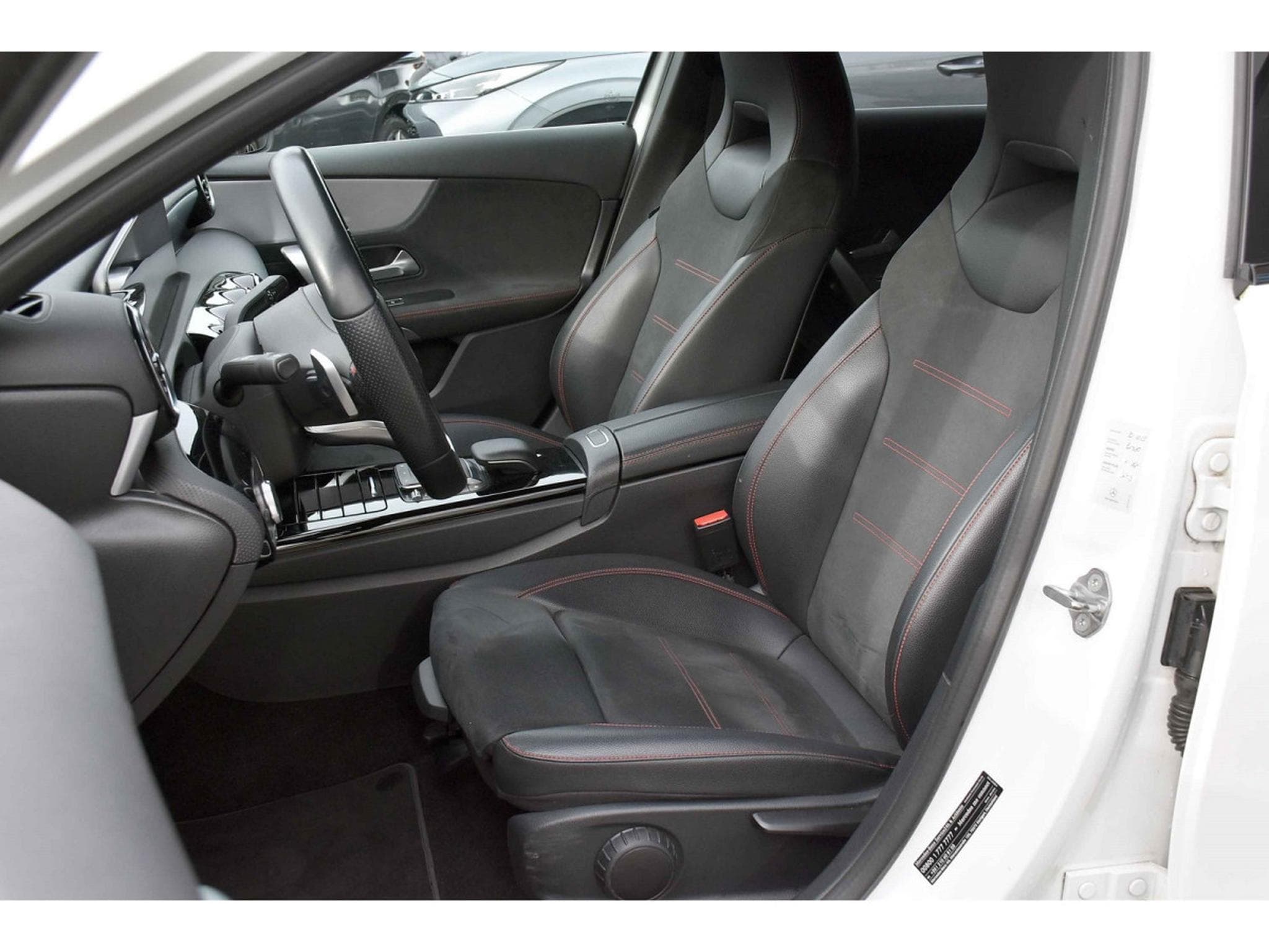 Mercedes A 200 AMG Line 7G-Tronic NIGHT CAM ALU19 1° MAIN (2020) - Photo 6