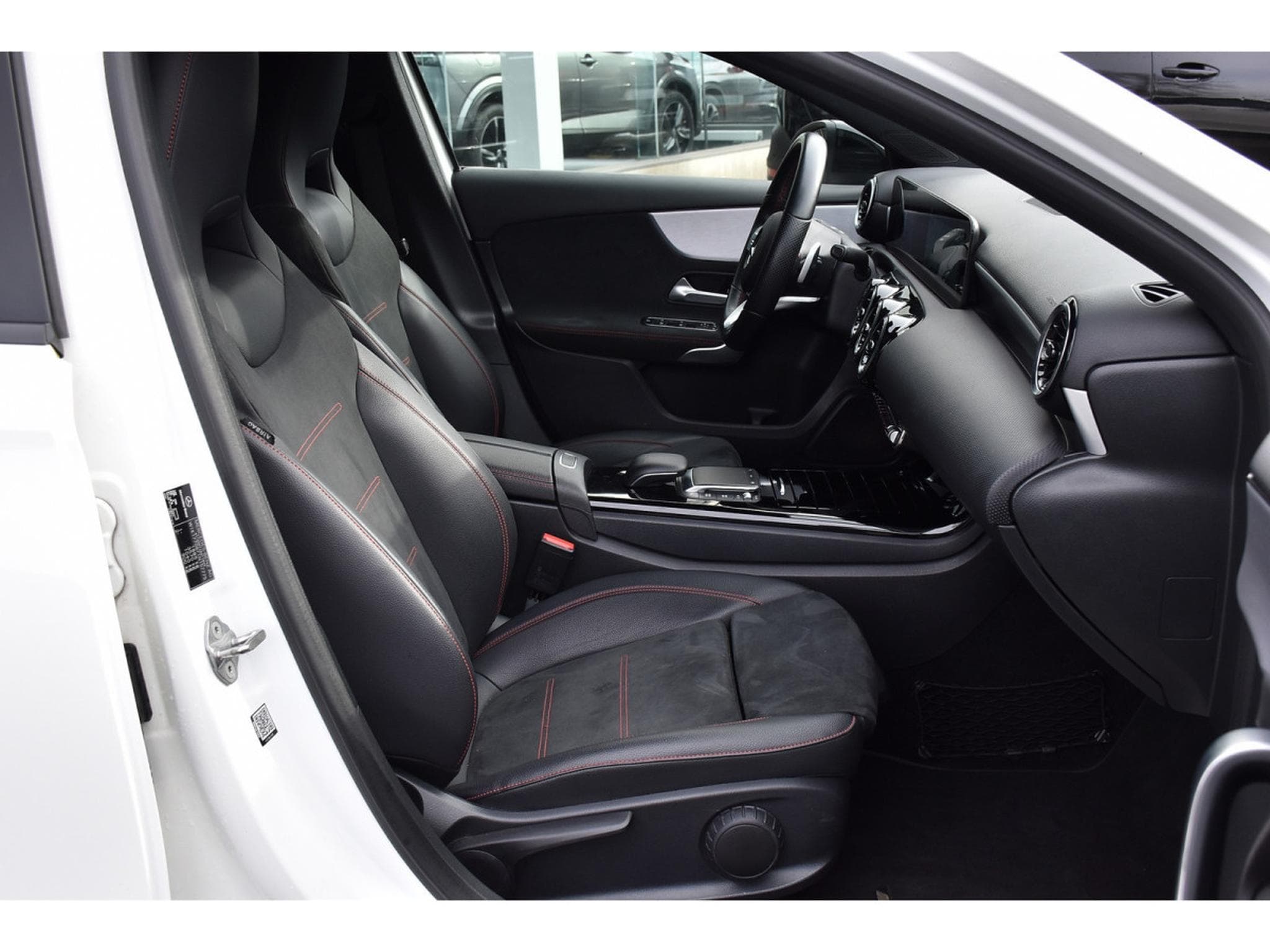 Mercedes A 200 AMG Line 7G-Tronic NIGHT CAM ALU19 1° MAIN (2020) - Photo 7