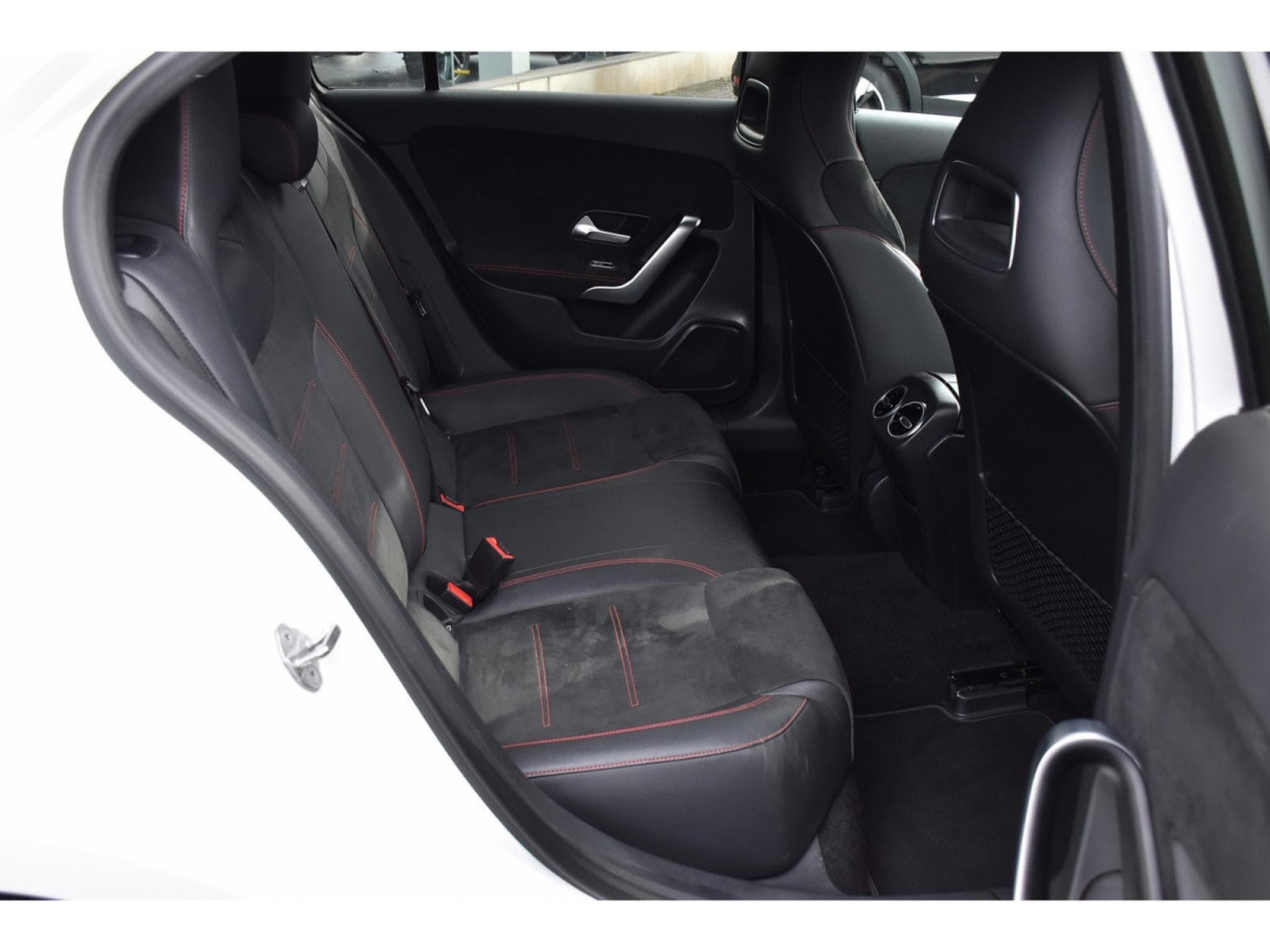 Mercedes A 200 AMG Line 7G-Tronic NIGHT CAM ALU19 1° MAIN (2020) - Photo 8