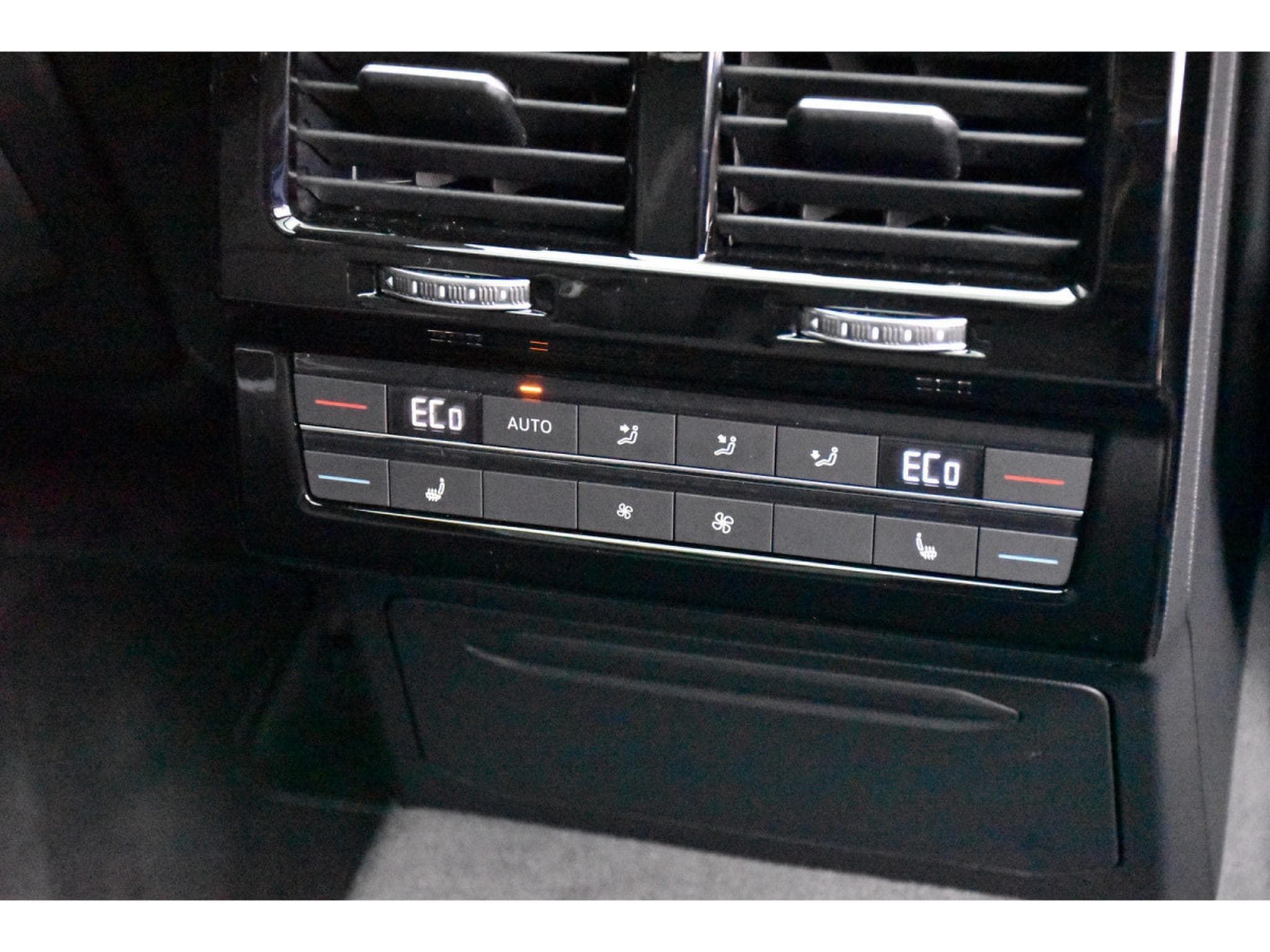 VW Touareg 3.0 TDI 4Motion R-Line Tip. SUSP PNEU PANO CUIR MEMO CHFF AD (2025) - Photo 16