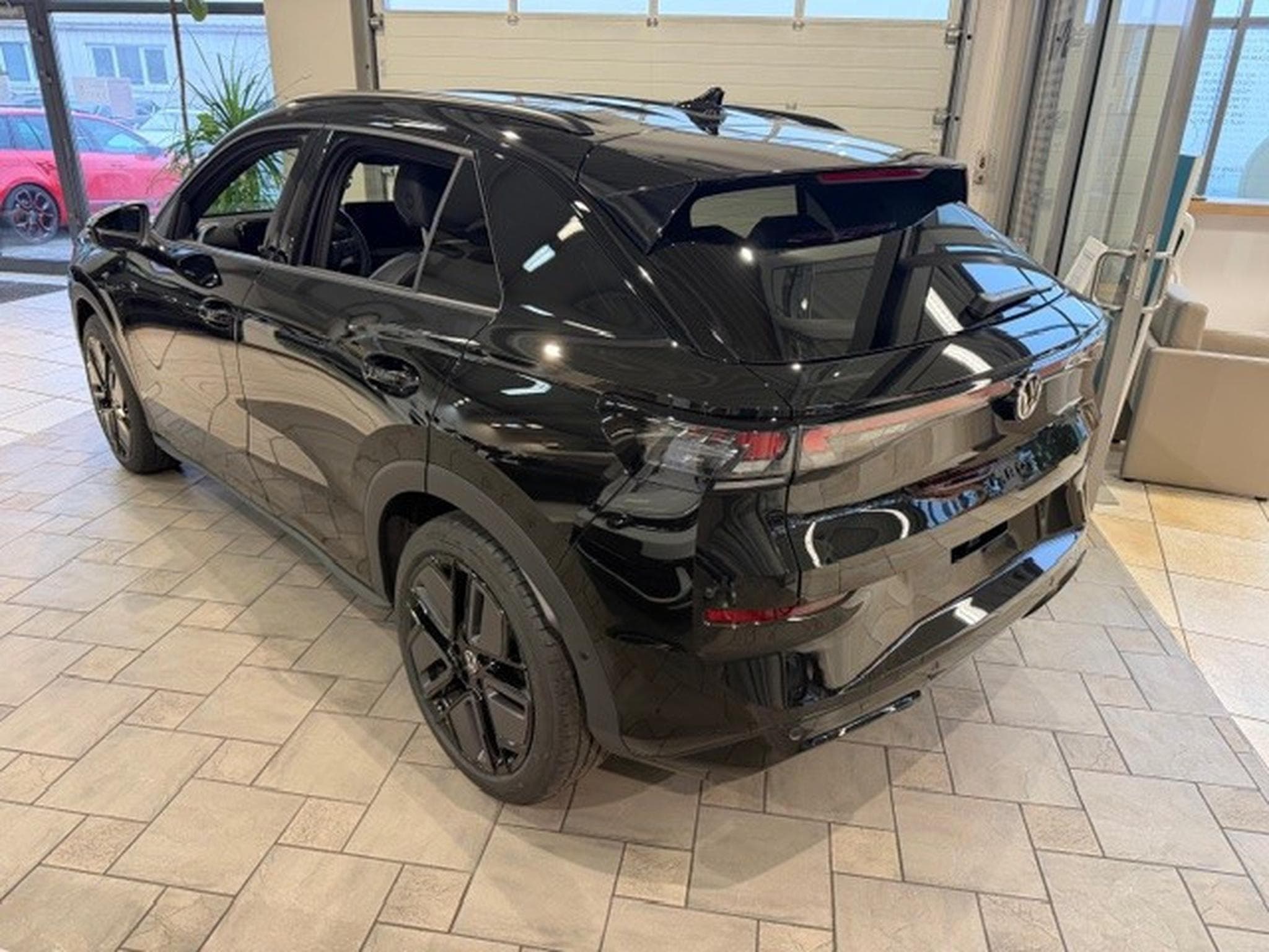 VW T-Roc R-Line 1.5 eTSI 110KW-150CV DSG7 *** New Model - 2026 *** (2026) - Photo 4