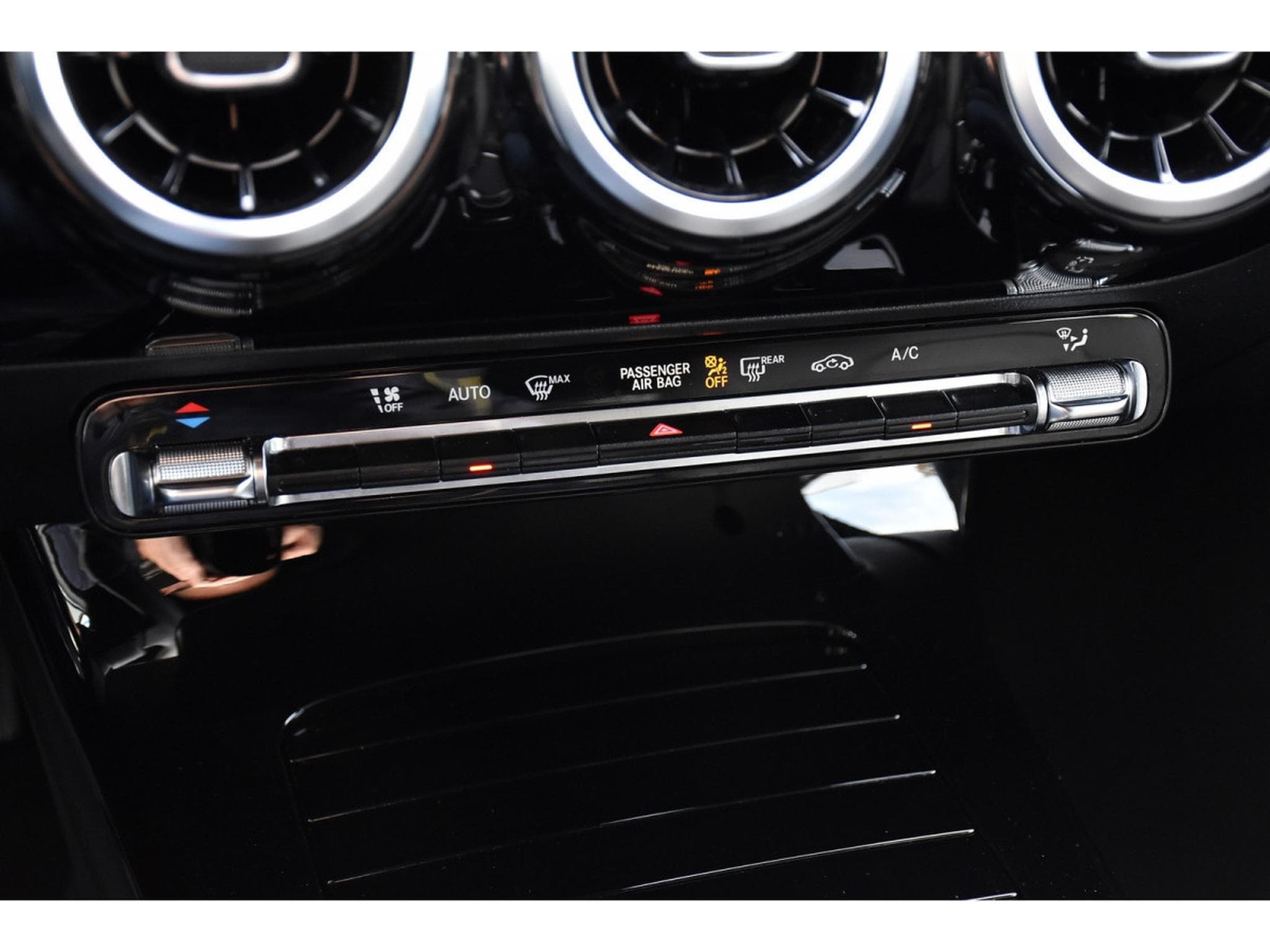 Mercedes A 180 CDI Progressive 8G-DCT CUIR GPS LANE PARK CAM 1° MAIN (2024) - Photo 19