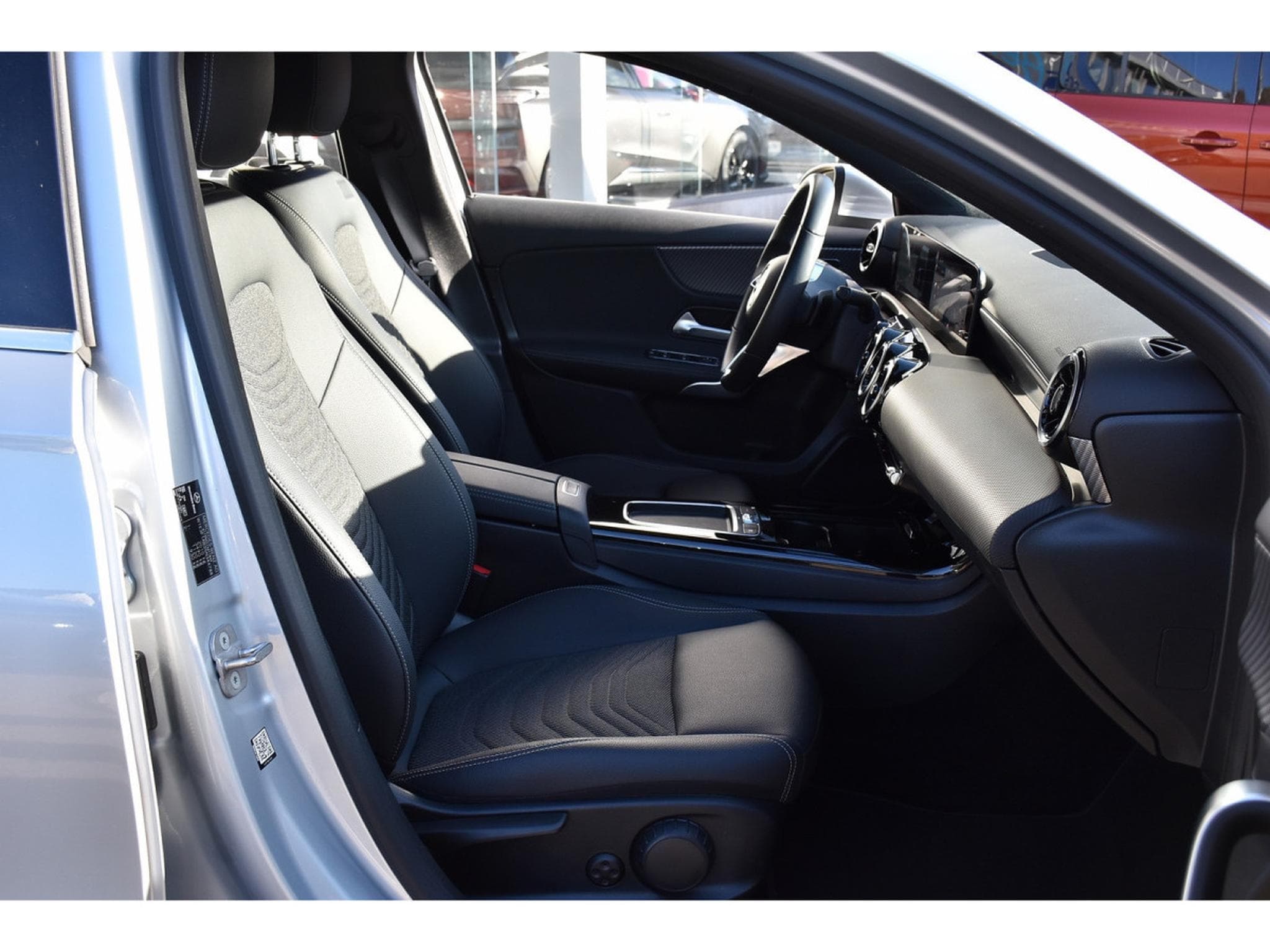 Mercedes A 180 CDI Progressive 8G-DCT CUIR GPS LANE PARK CAM 1° MAIN (2024) - Photo 7