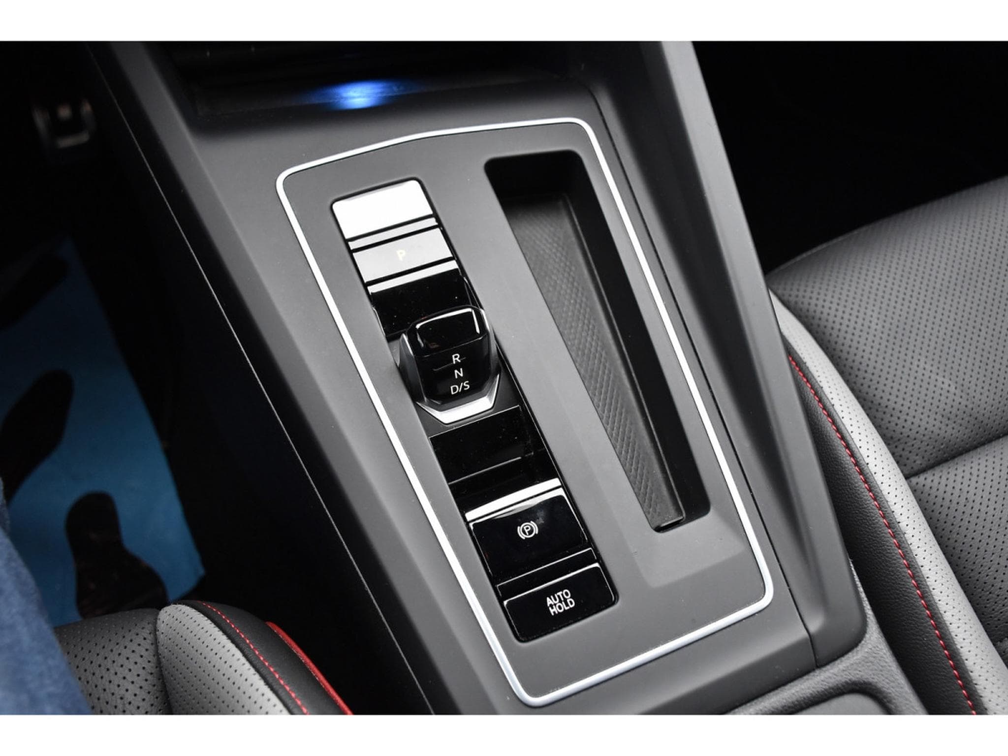 VW Golf GTI 2.0 TSI DSG CUIR MEMO HARMAN ACC TRAVEL GPS (2021) - Foto 17